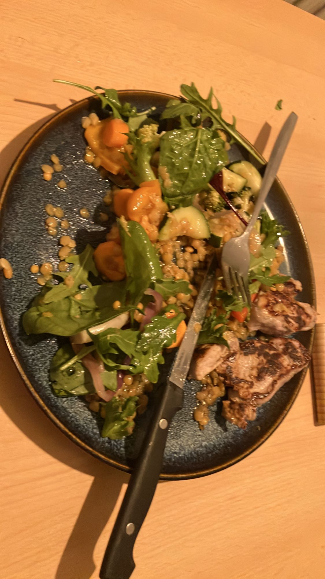 Salada com frango grelhado