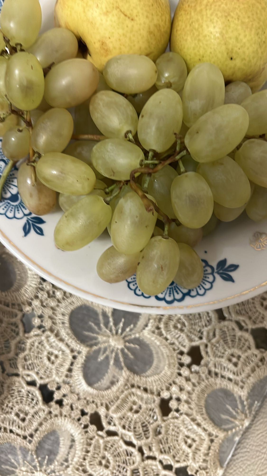 груши и виноград