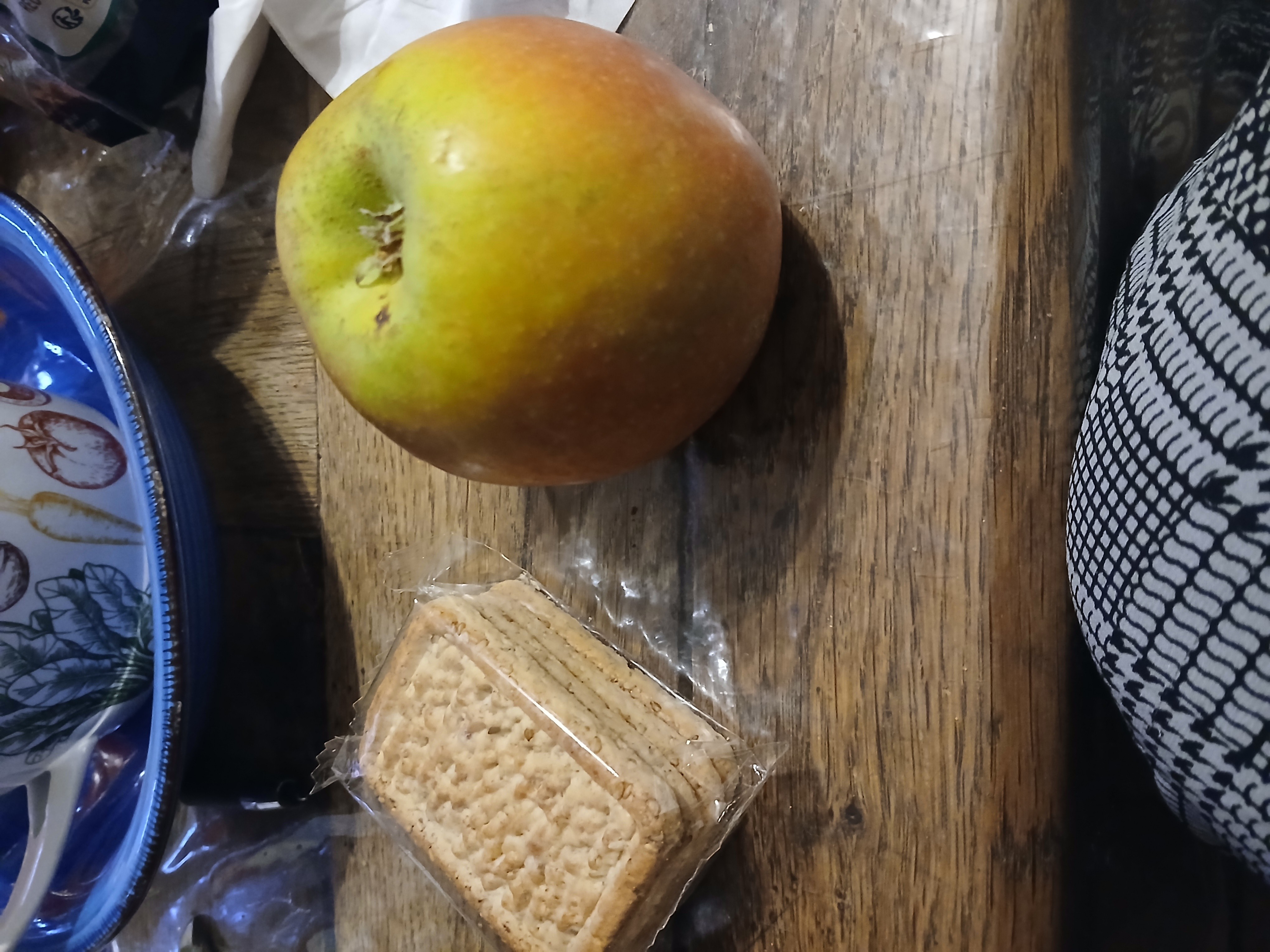 Pomme et biscuits secs