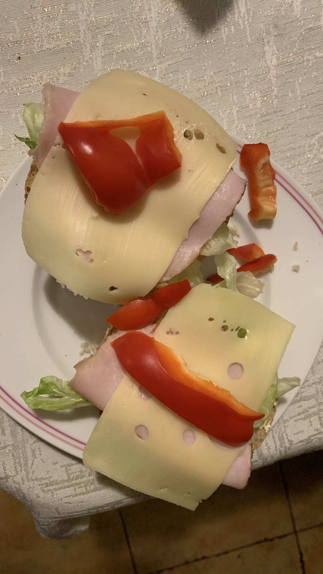 Kanapki z szynką i serem