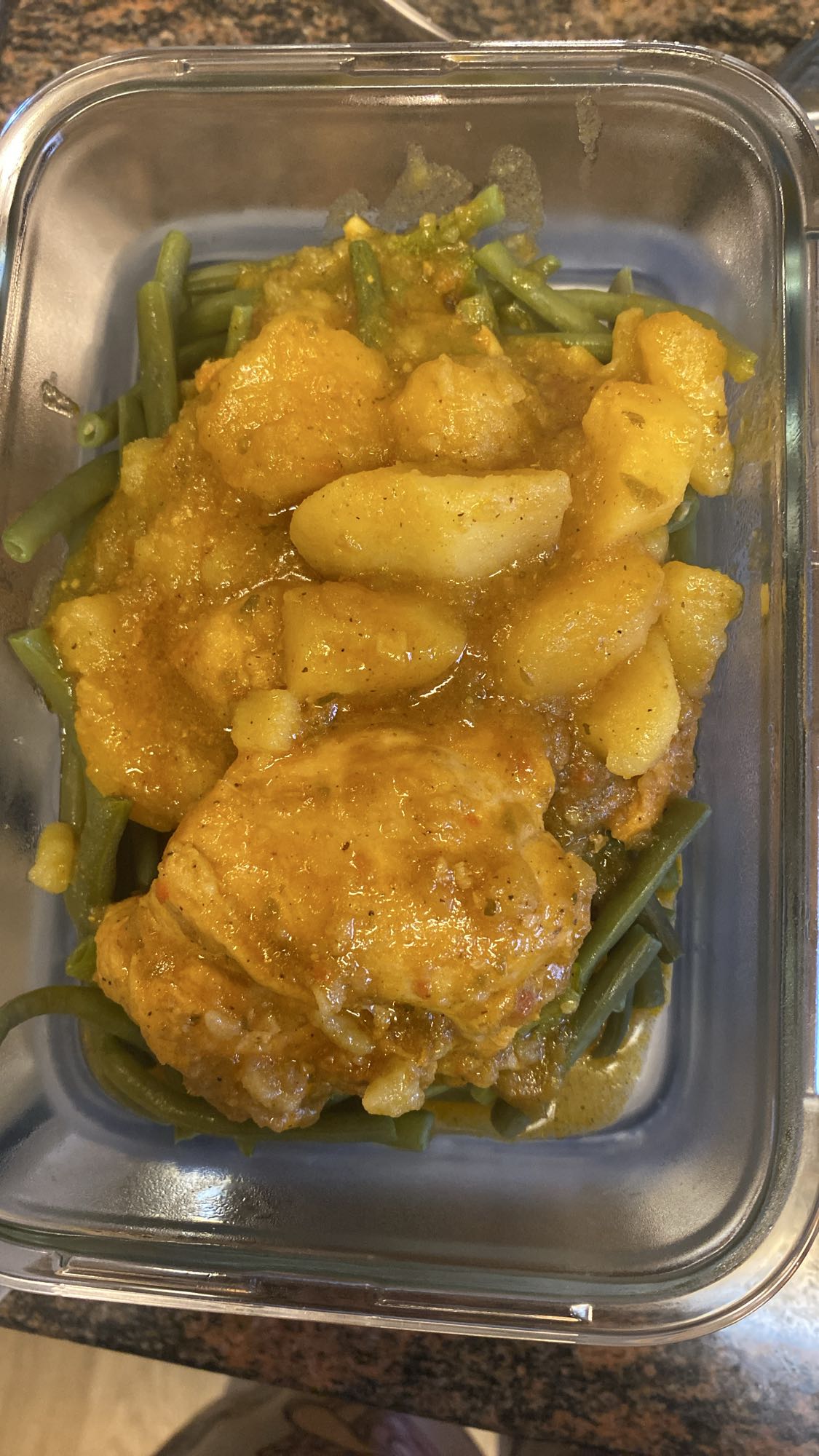 Pollo guisado con papas y ejotes