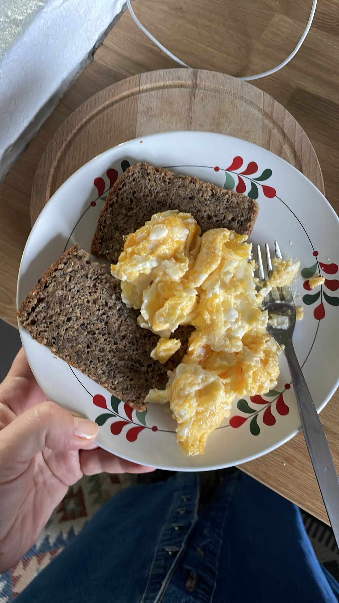 Jajecznica z chlebem