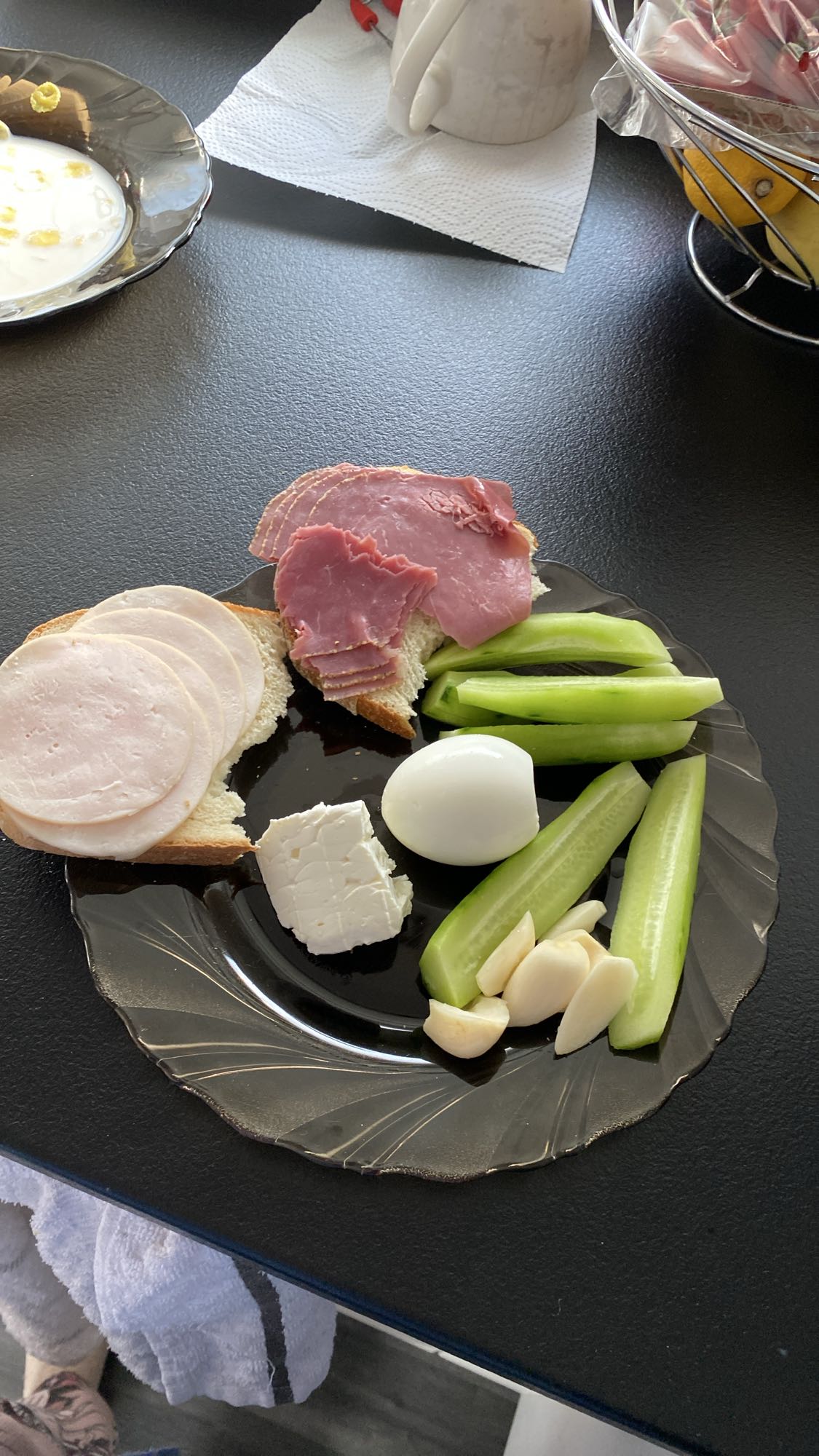 Mic dejun cu legume și carne