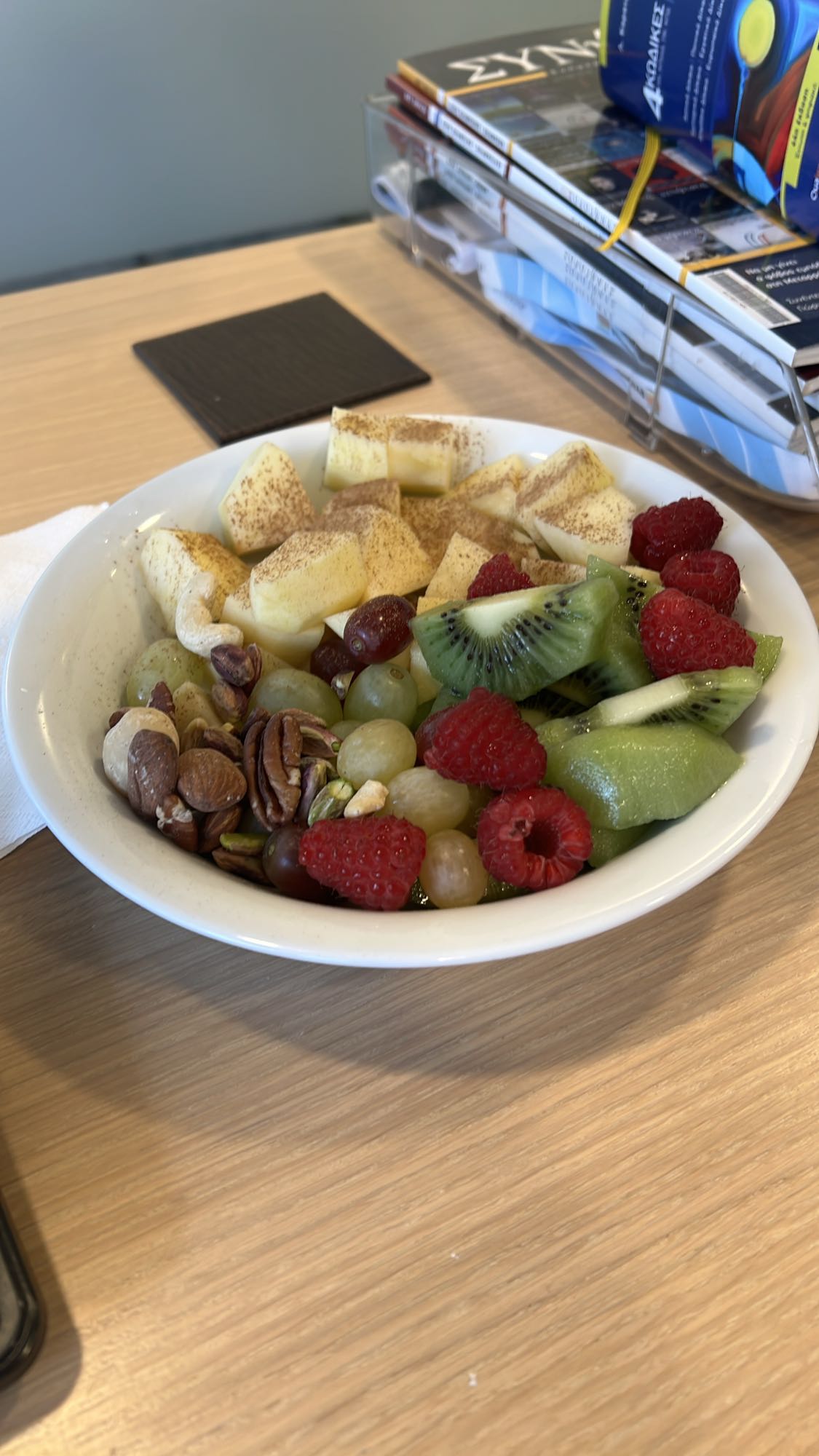 Φρουτοσαλάτα με ξηρούς καρπούς