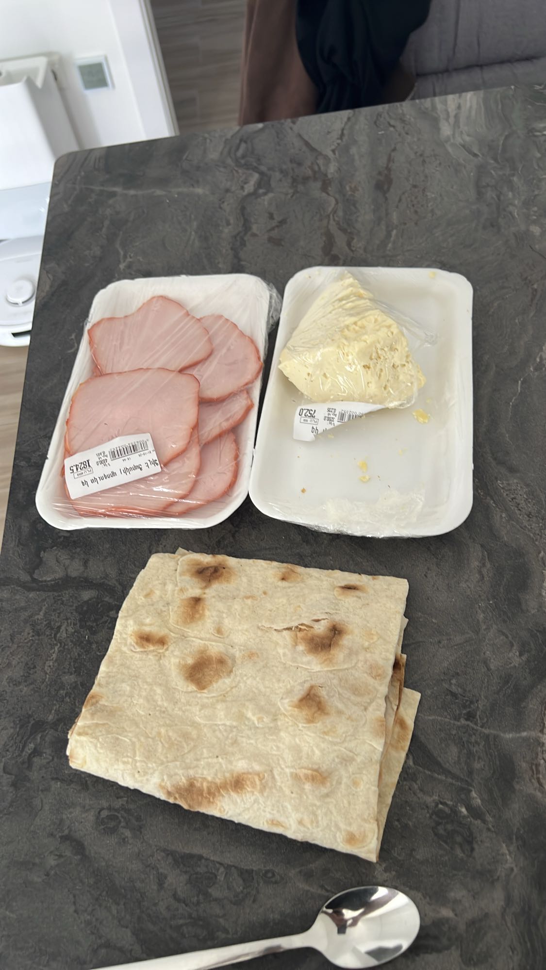 Համեղ լավաշով սենդվիչ