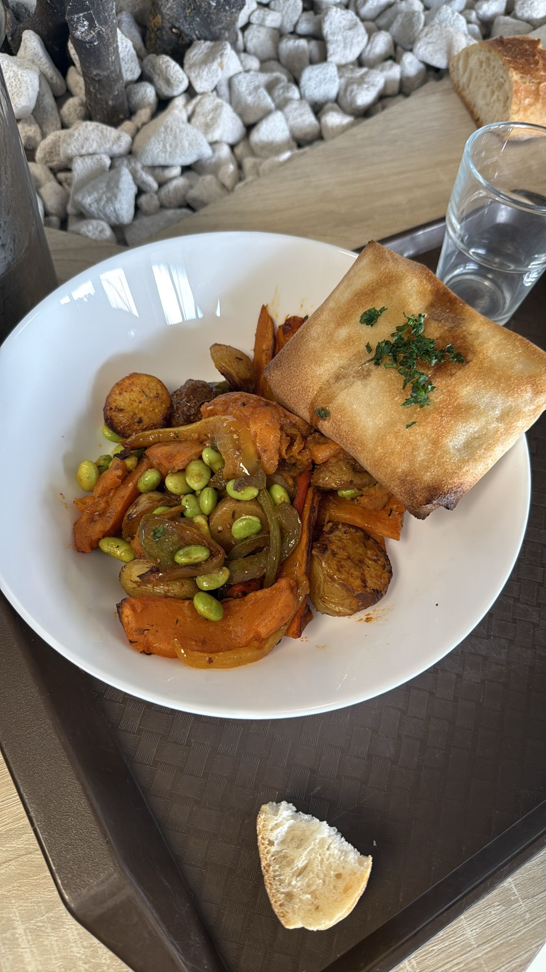 Légumes rôtis et feuilleté