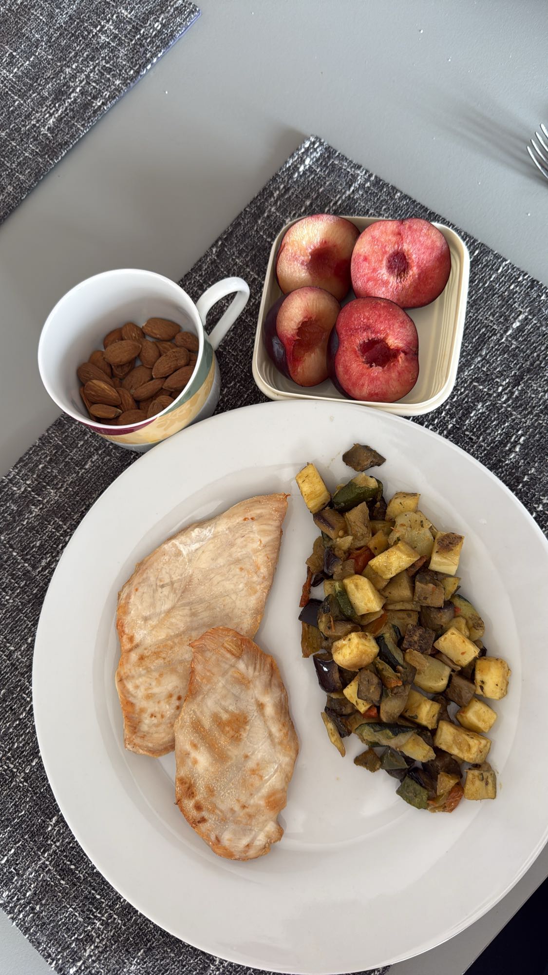 Piept de pui cu legume