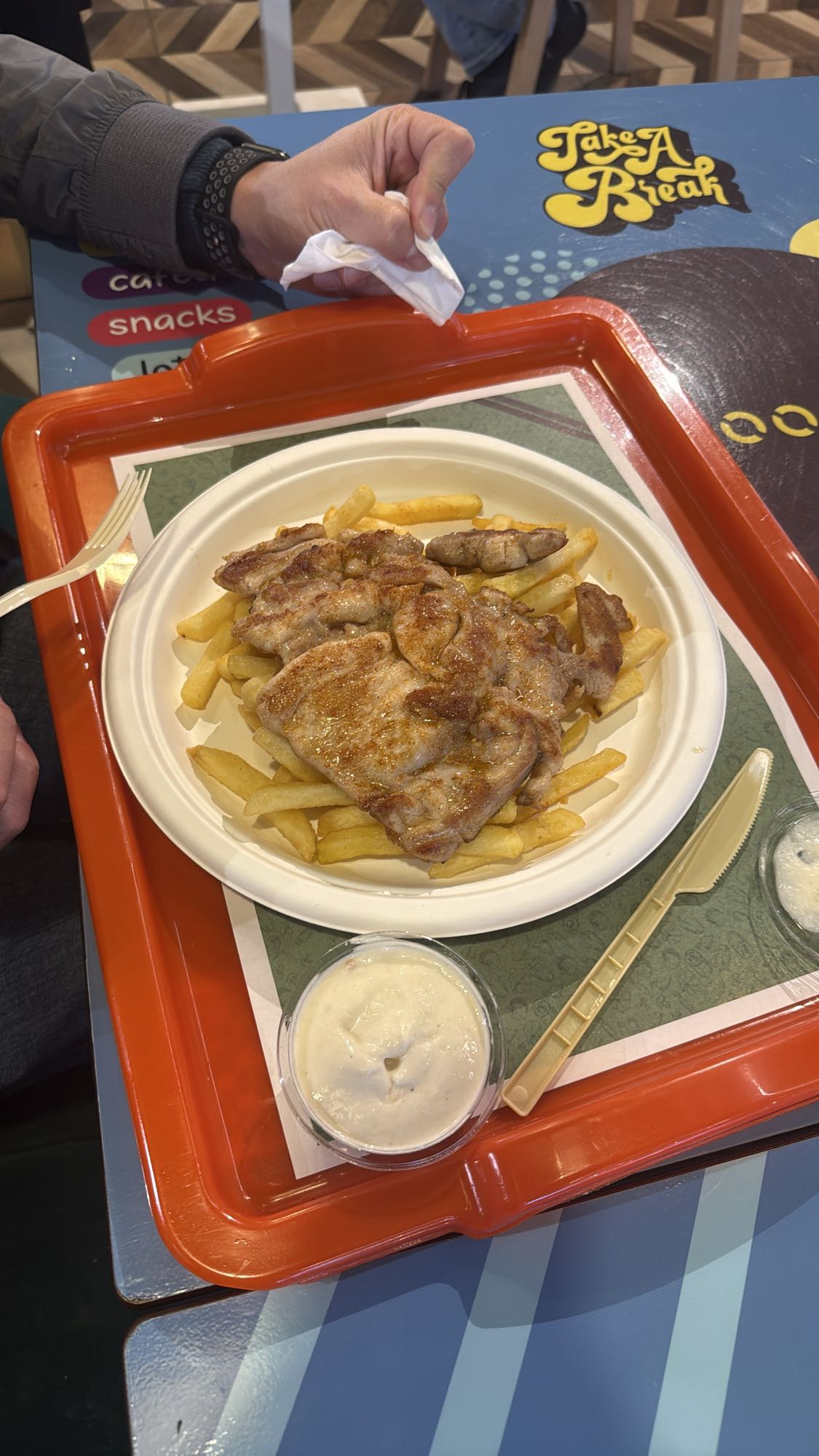 Cartofi cu carne și sos