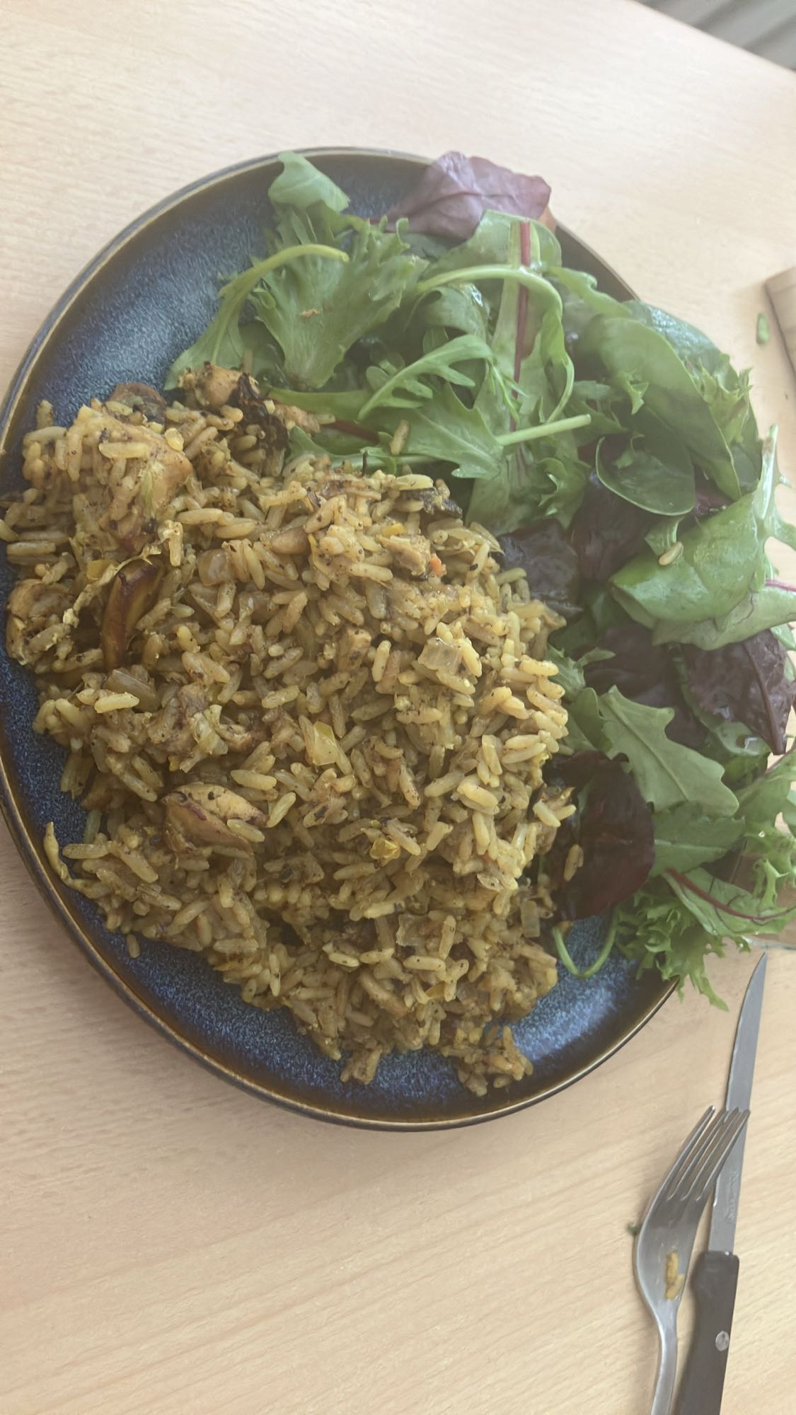 Arroz temperado com salada