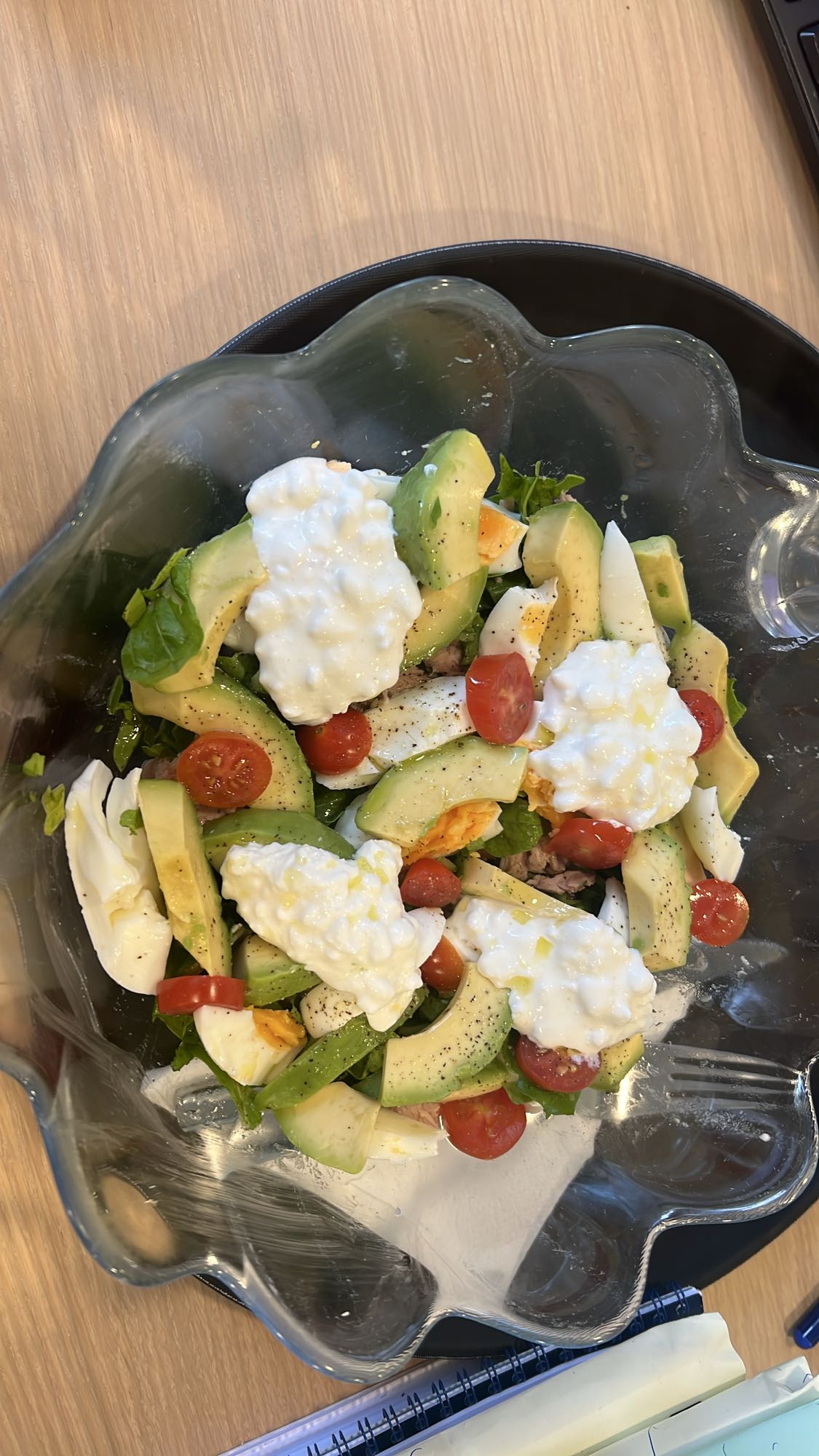 Σαλάτα με αυγό και αβοκάντο