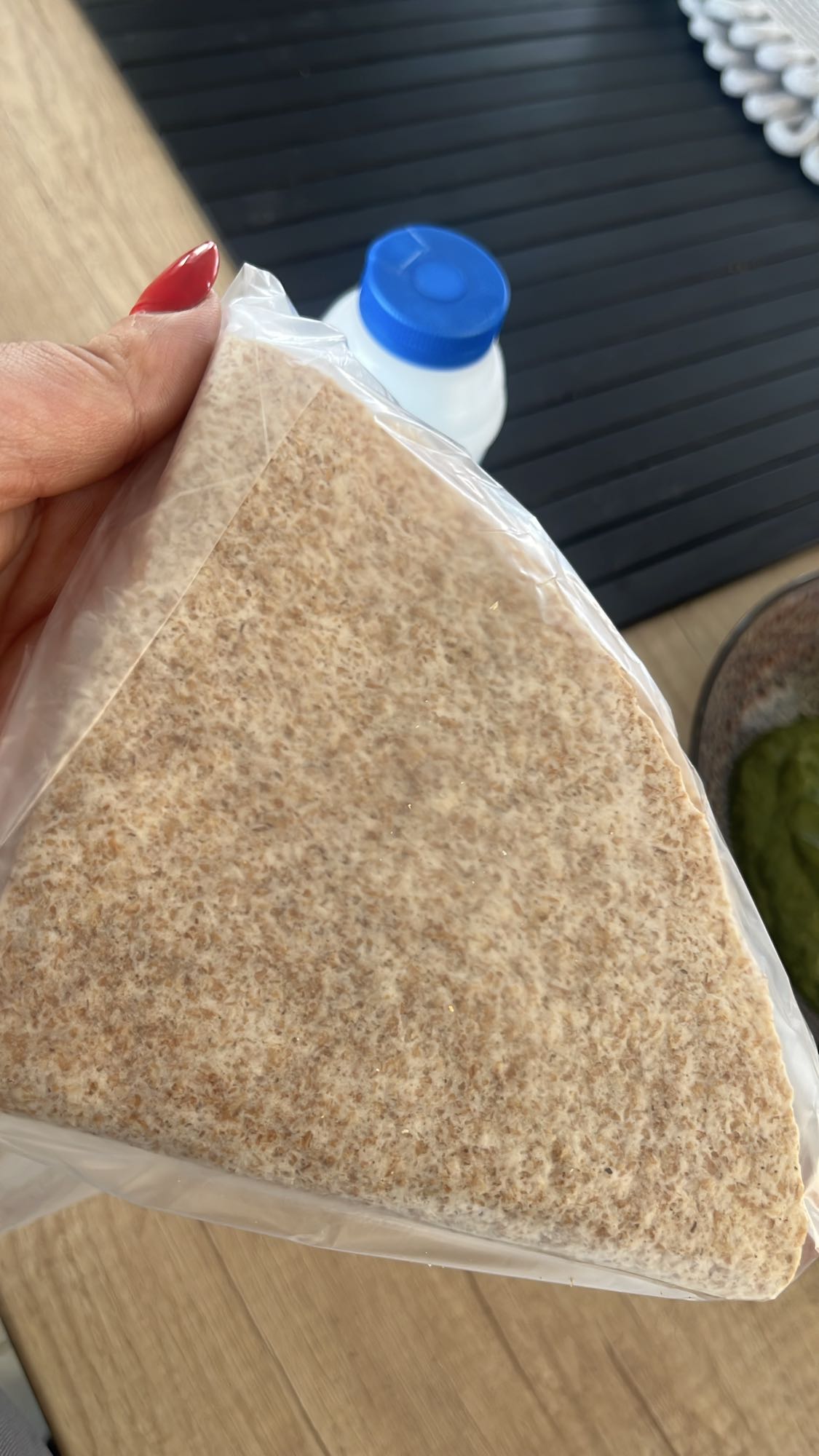 Lipiă integrală și iaurt