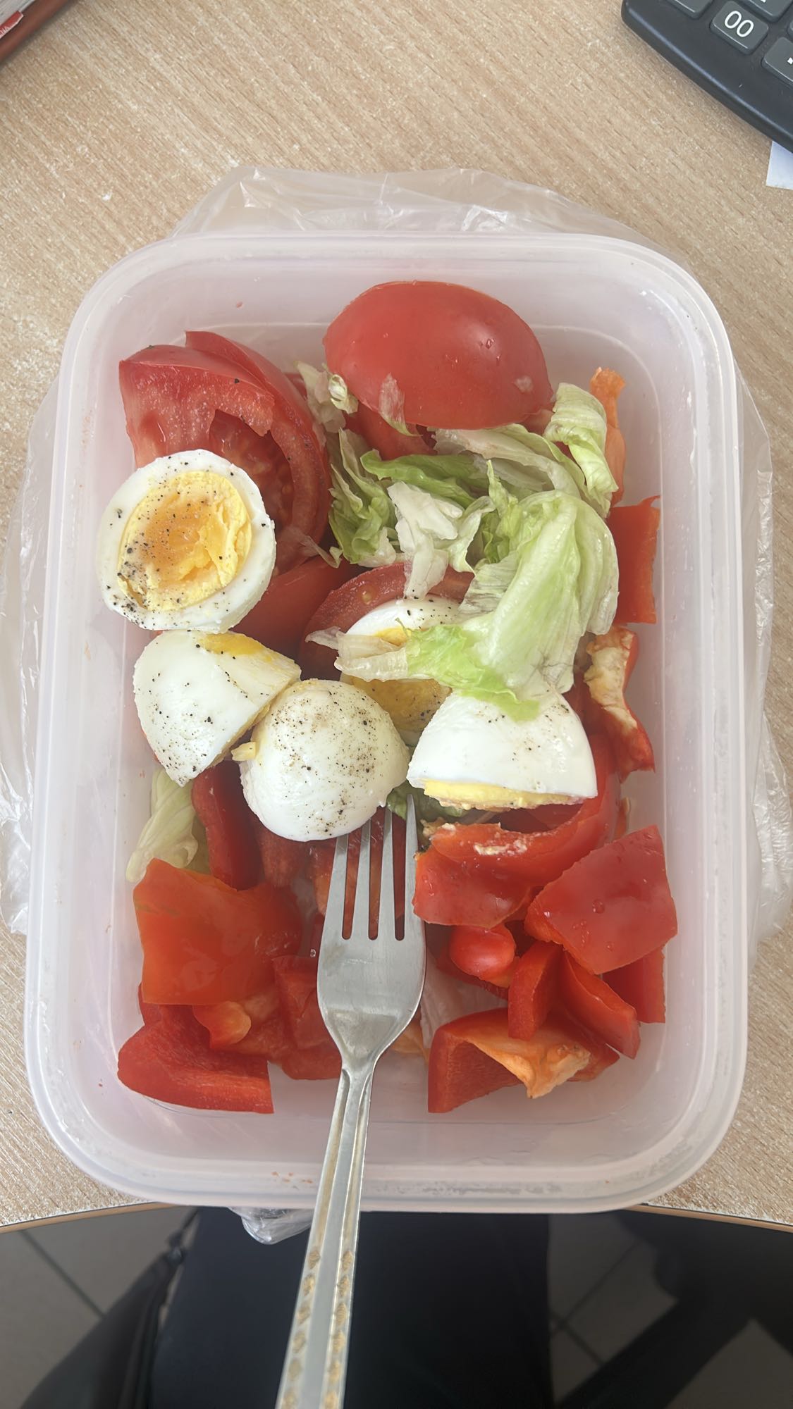 Sałatka z jajkiem i warzywami