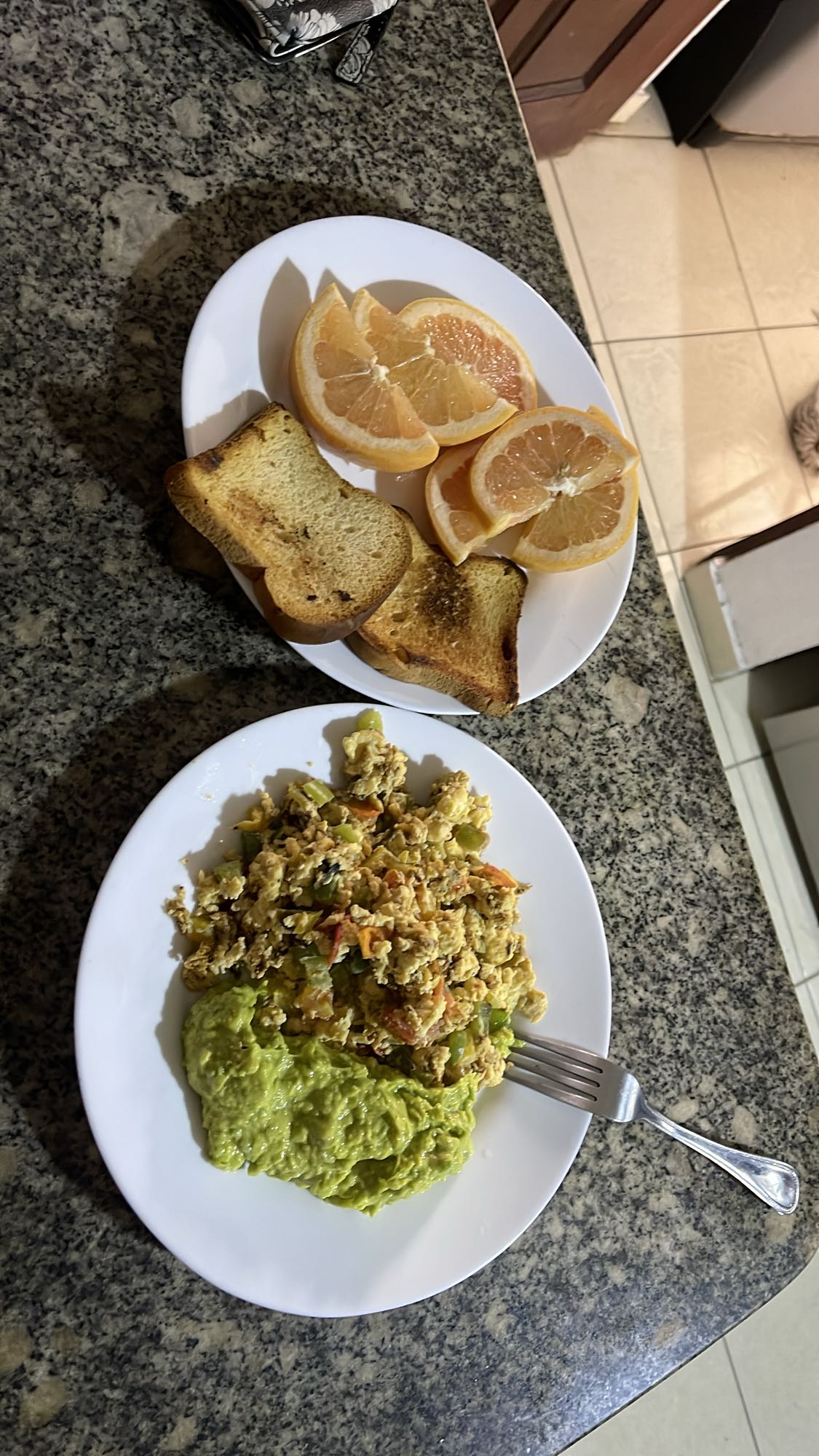 Desayuno con huevo y fruta