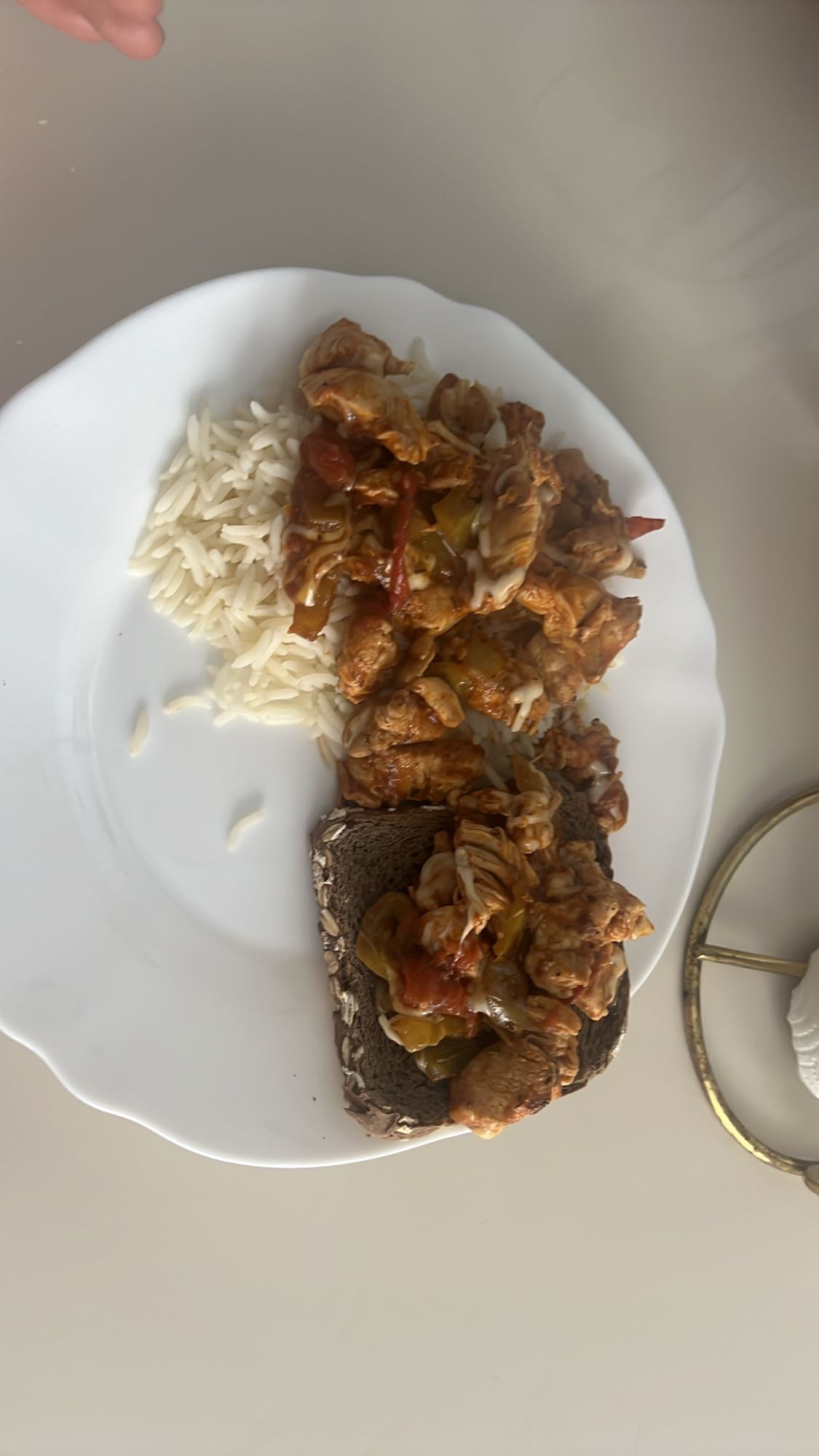 Poulet riz et pain complet