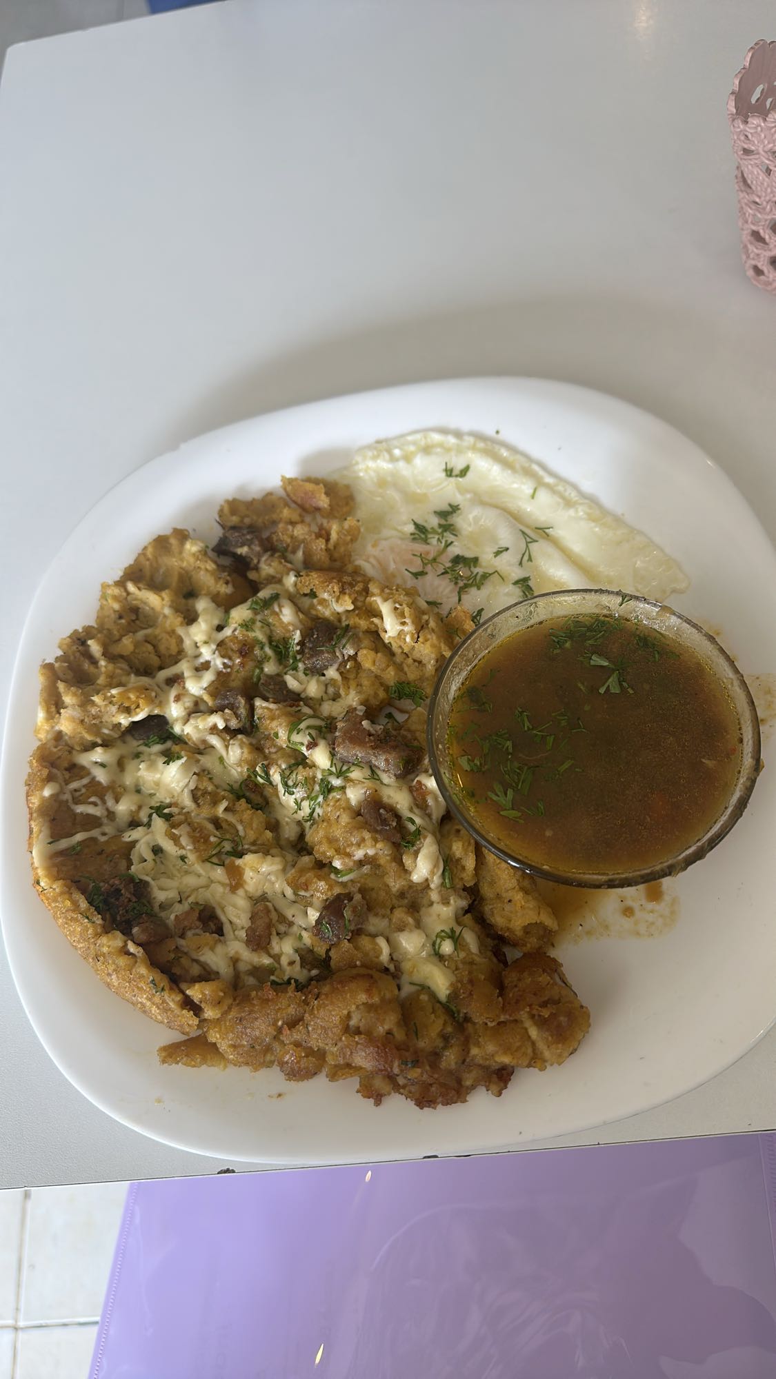 Tortilla con huevo y caldo
