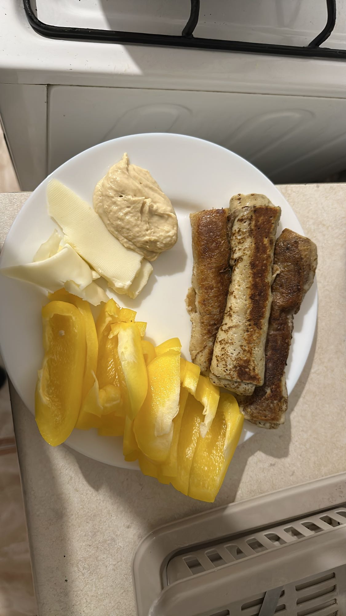 Blinchik with beef, cheese & hummus