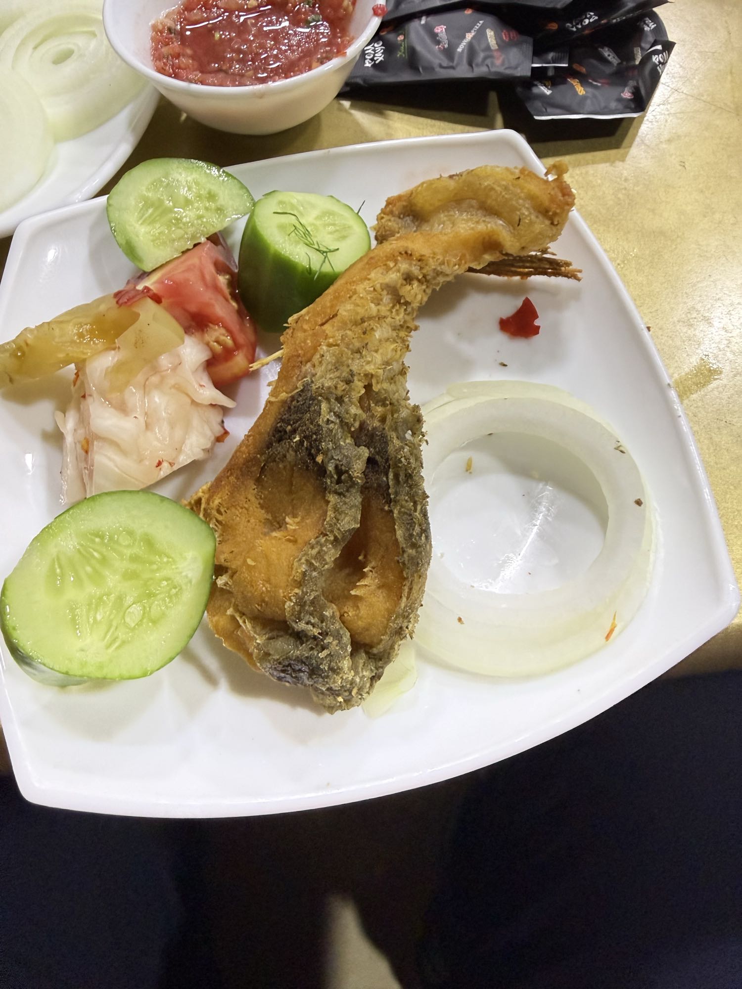 жареная рыба с овощами