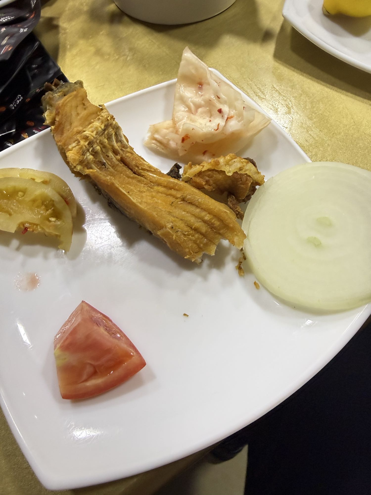 жареная рыба с овощами