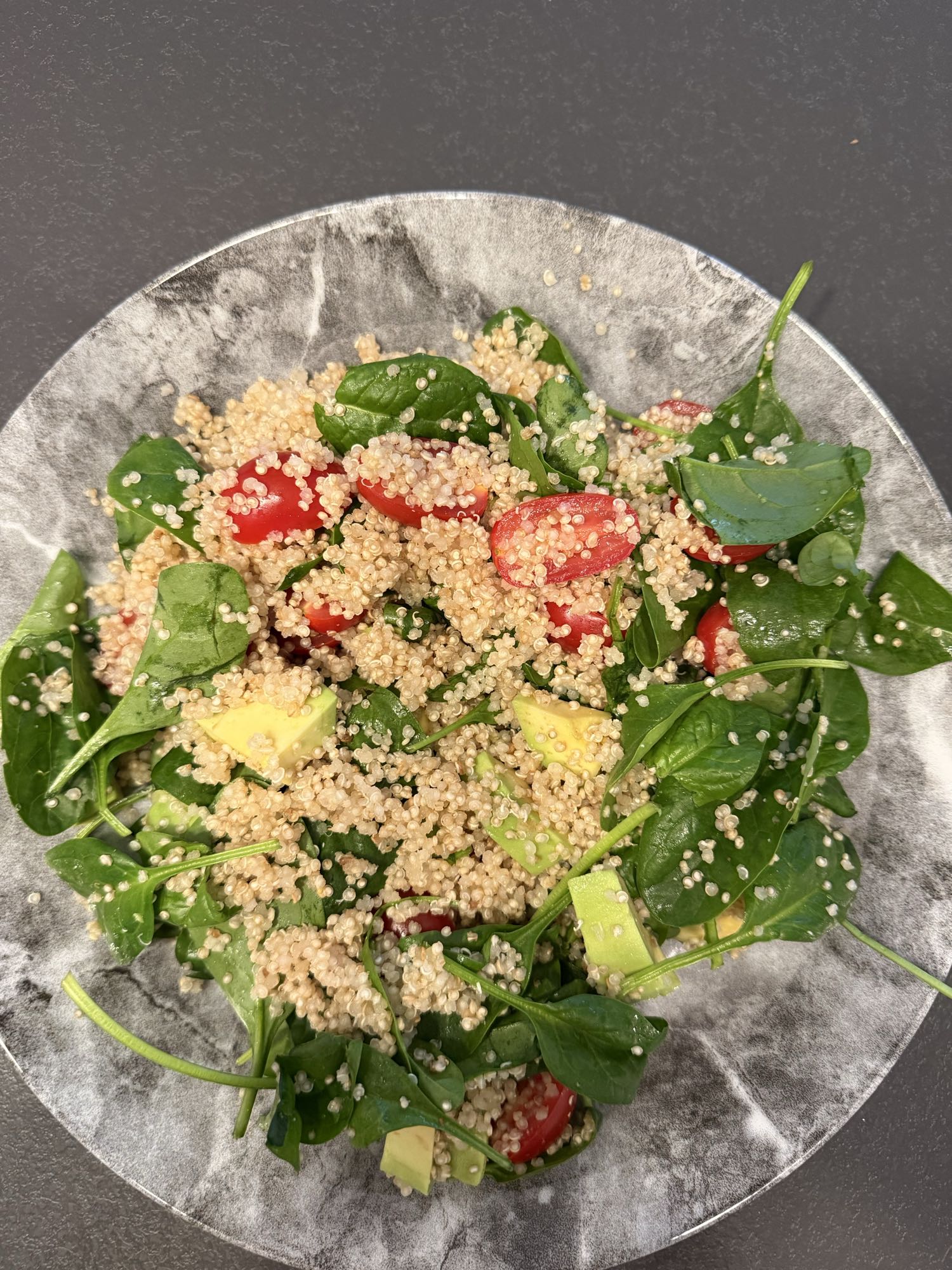 Salade quinoa avocat épinards