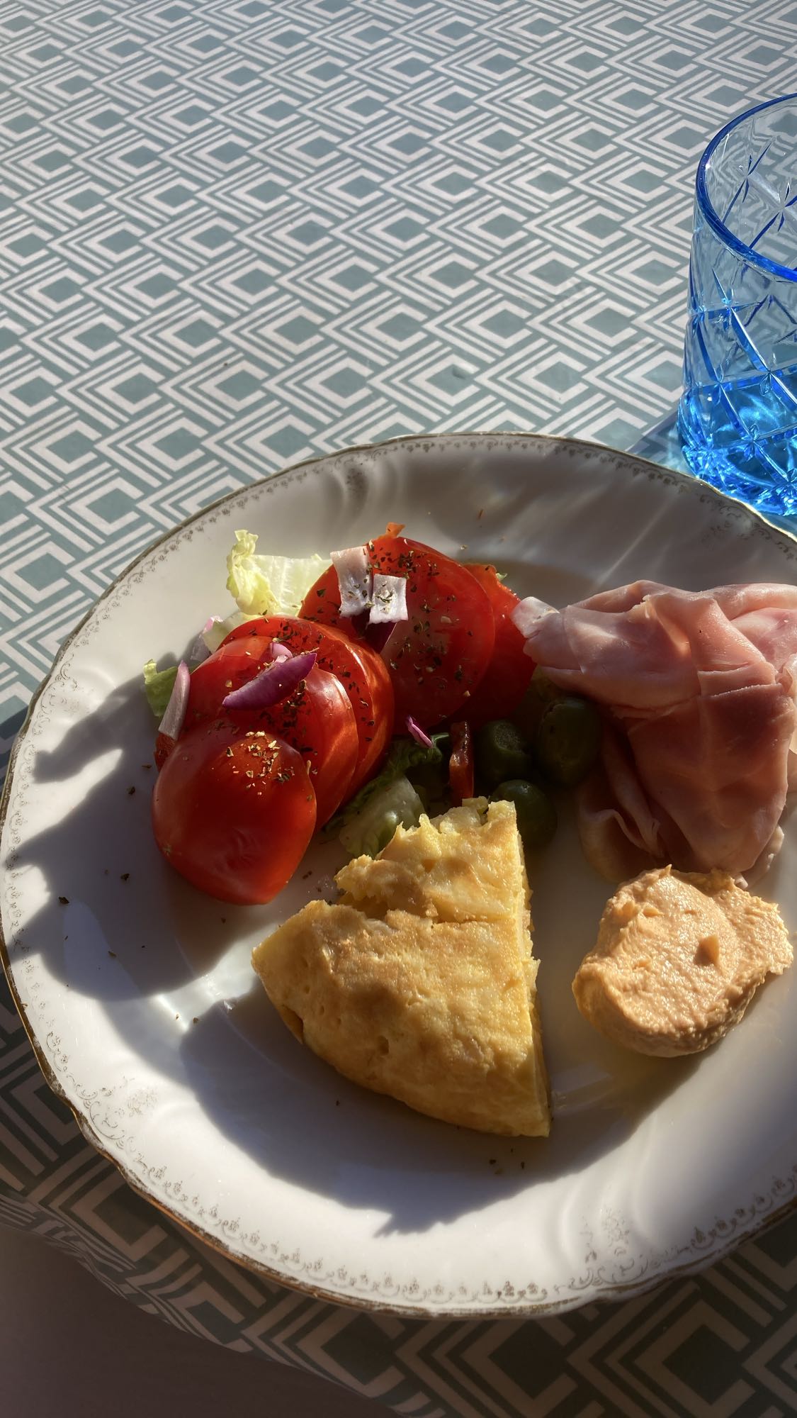 Omelett med skinka & sallad