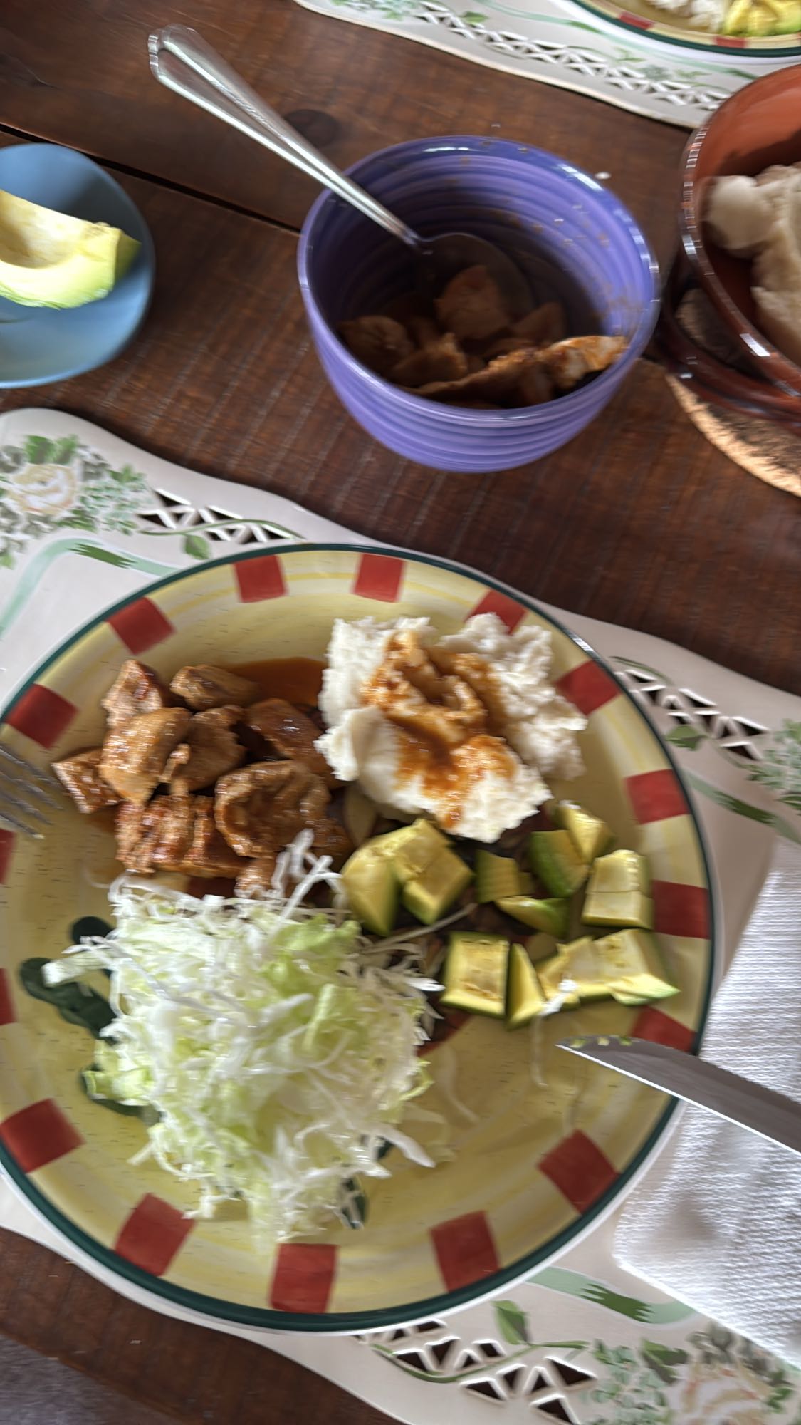 Plato con carne y verduras