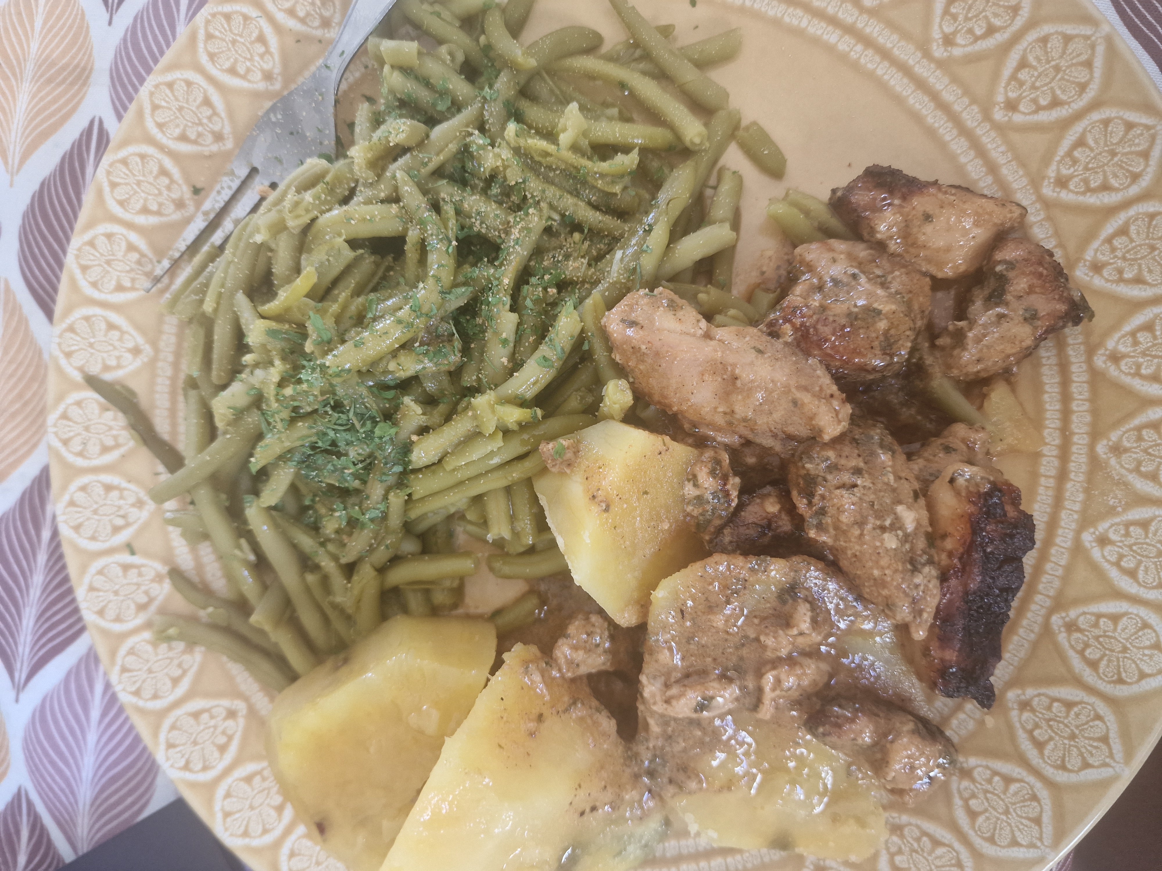 Poulet, haricots verts, pommes de terre