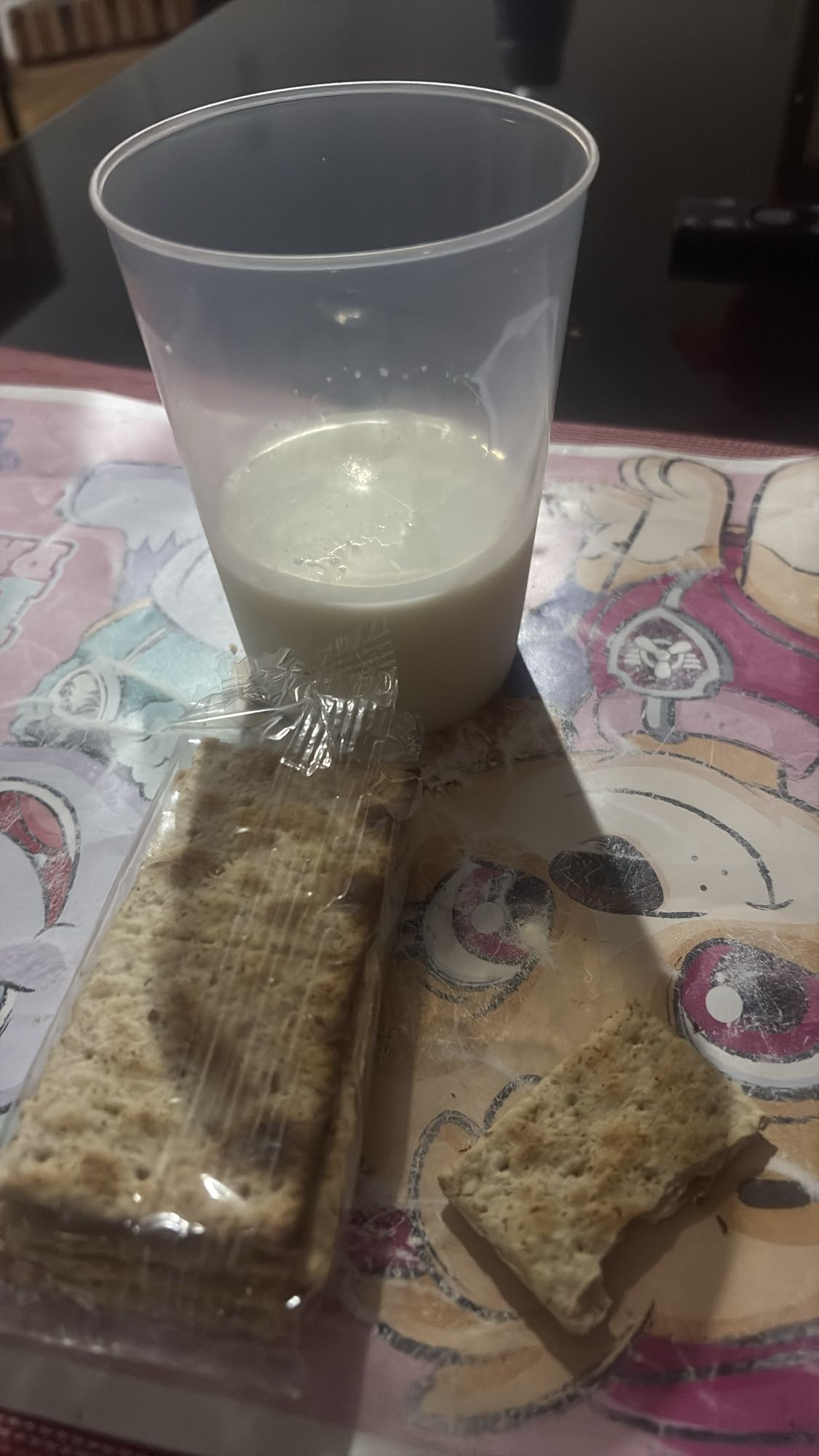 leche con galletas saladas