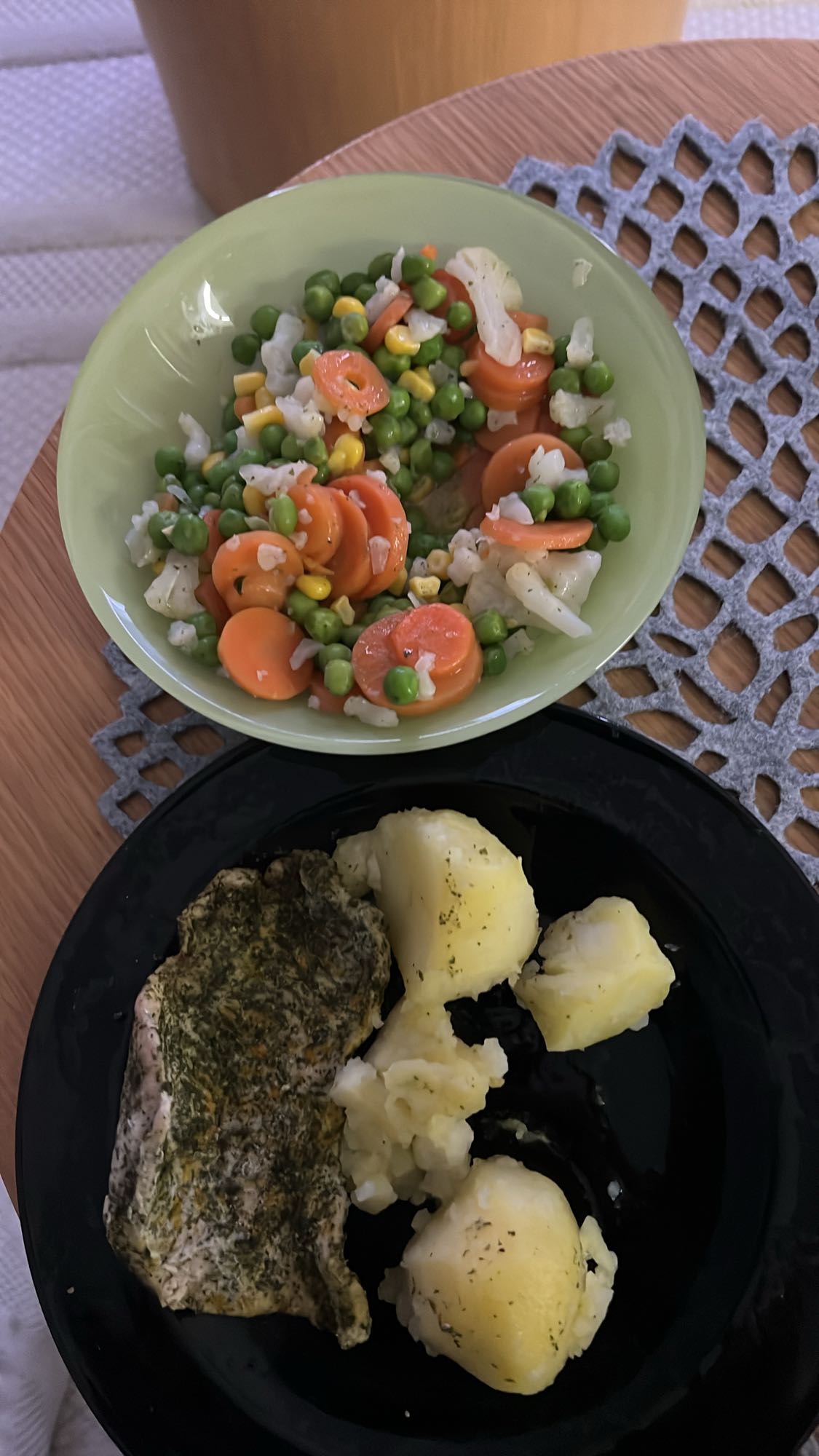 Pierś z indyka z ziemniakami i warzywami