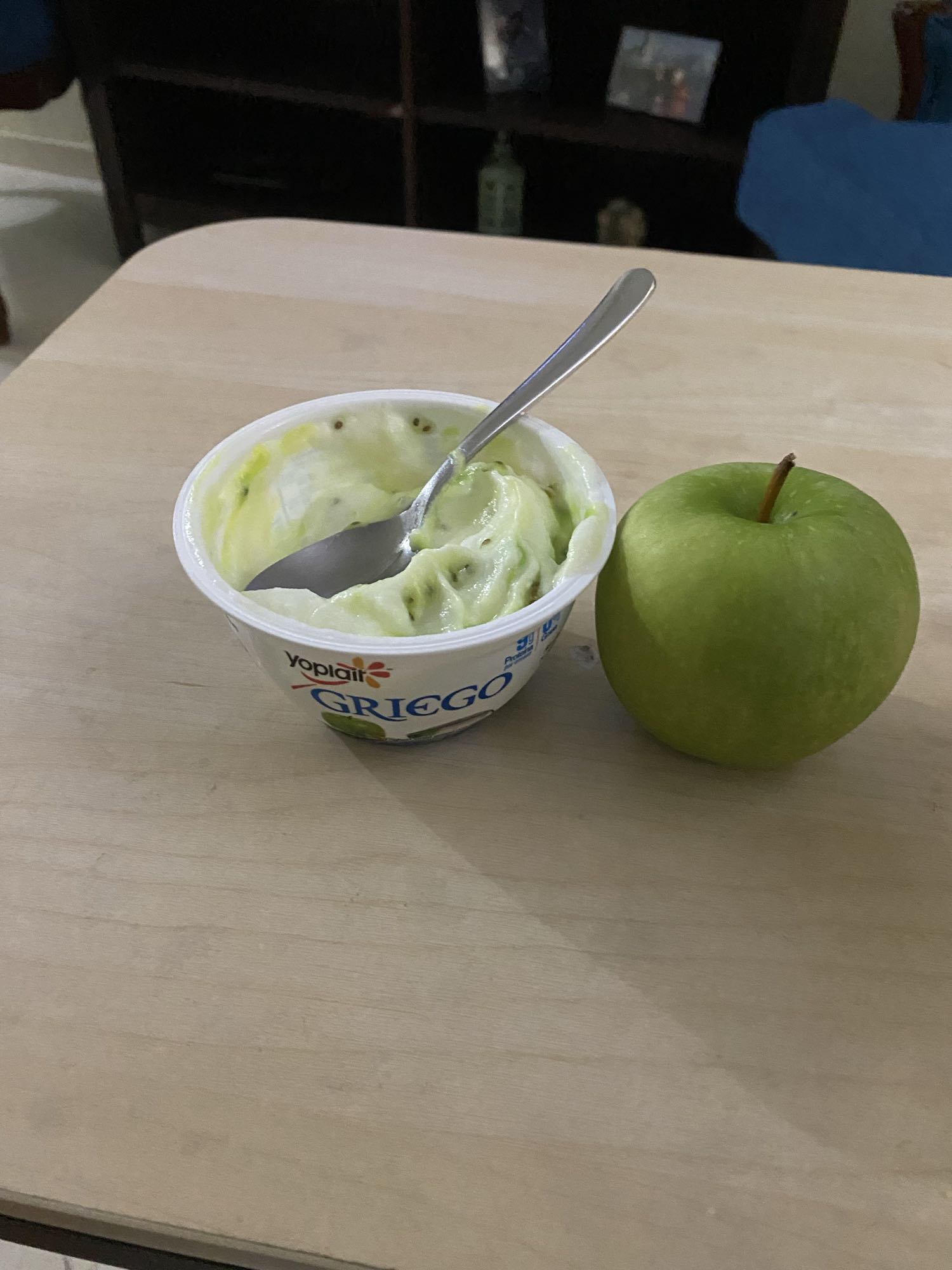 Yogur y manzana verde