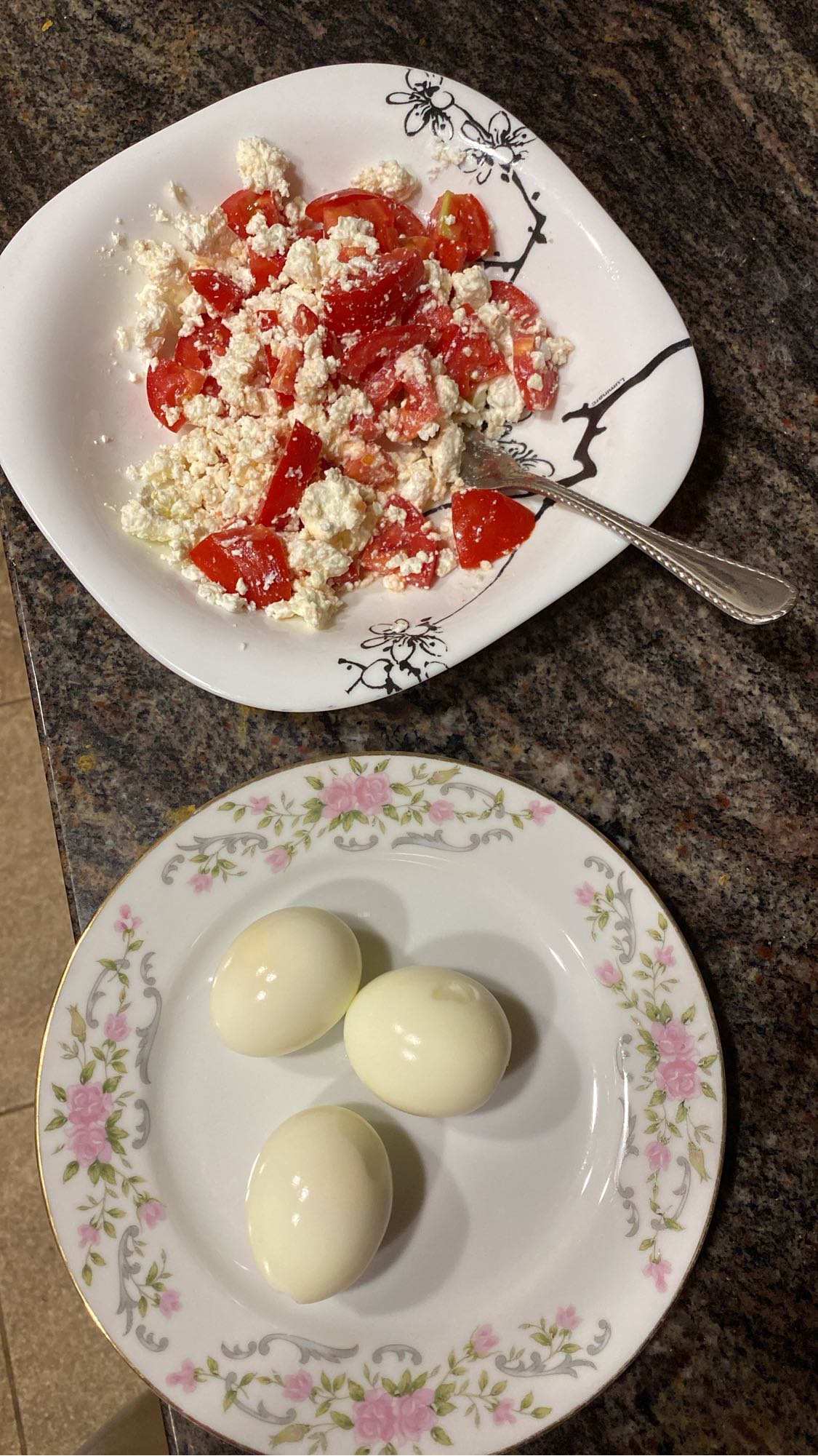 Eggs with tomato cheese