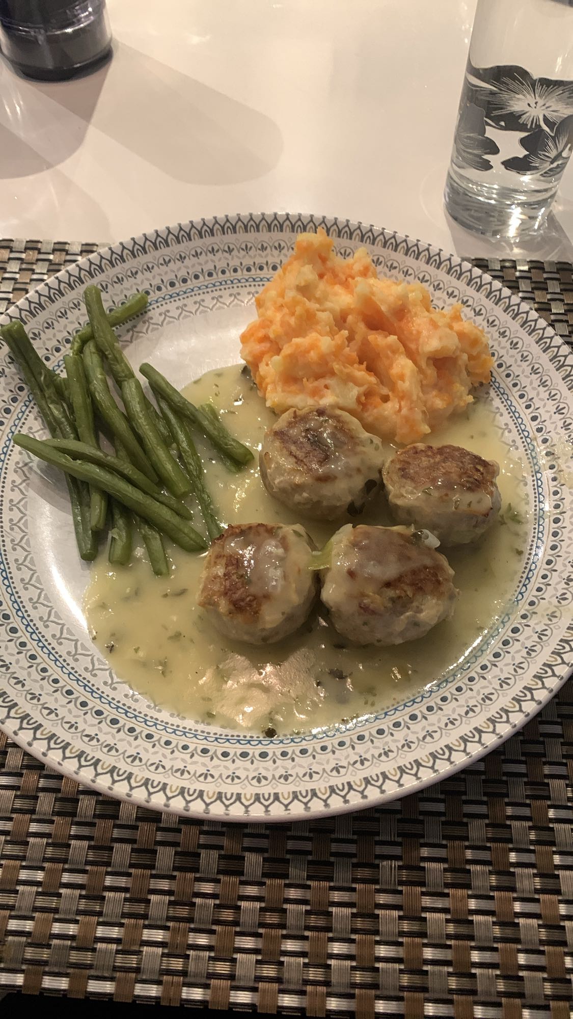 Boulettes, haricots, purée
