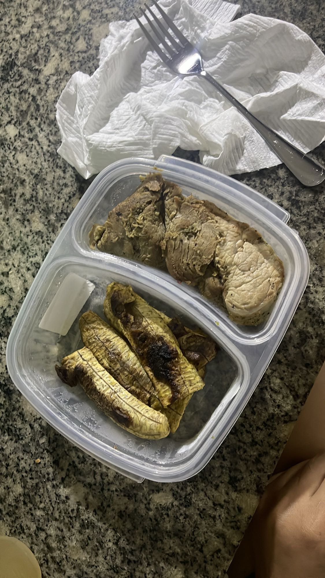 Carne y plátano asado