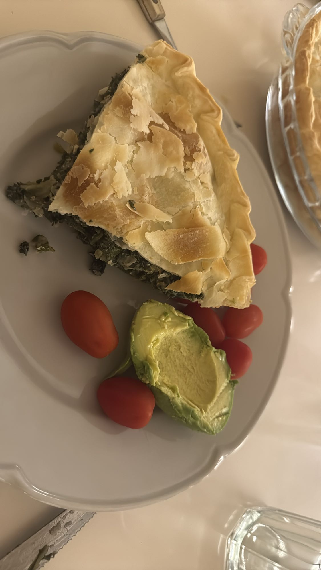 Tarta de espinaca con aguacate