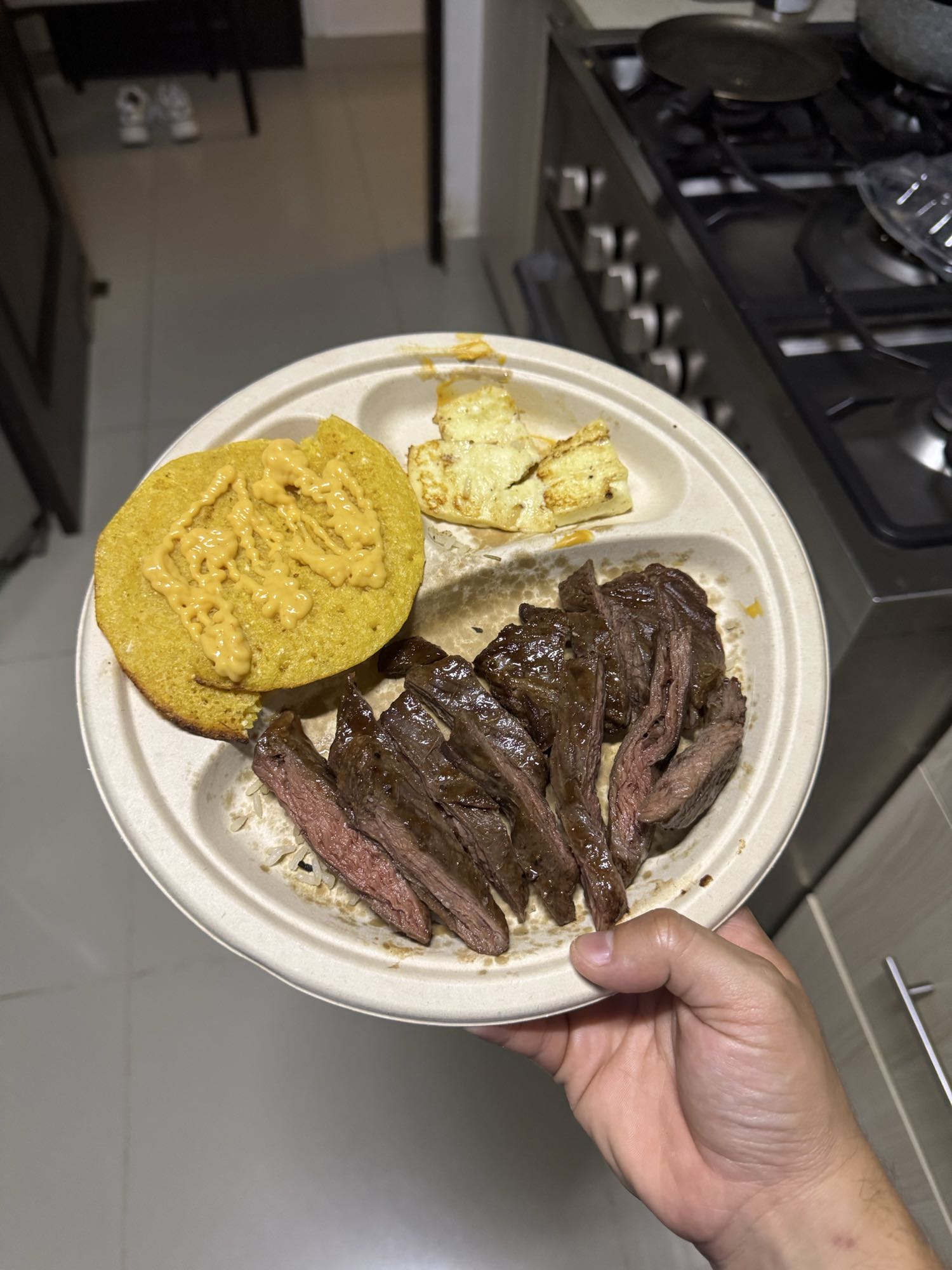 Carne con tortilla y queso