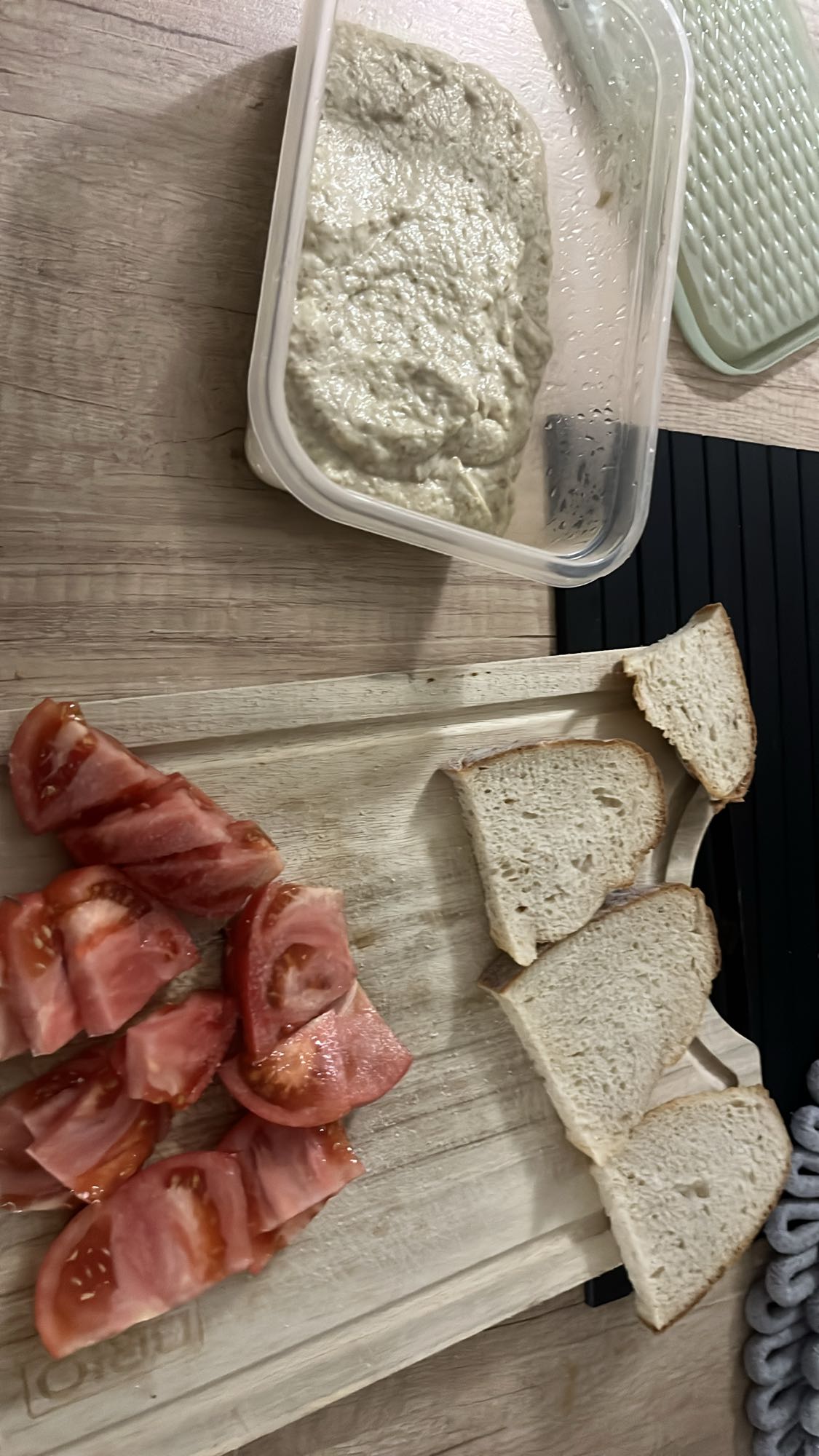 Pâine cu salată de vinete