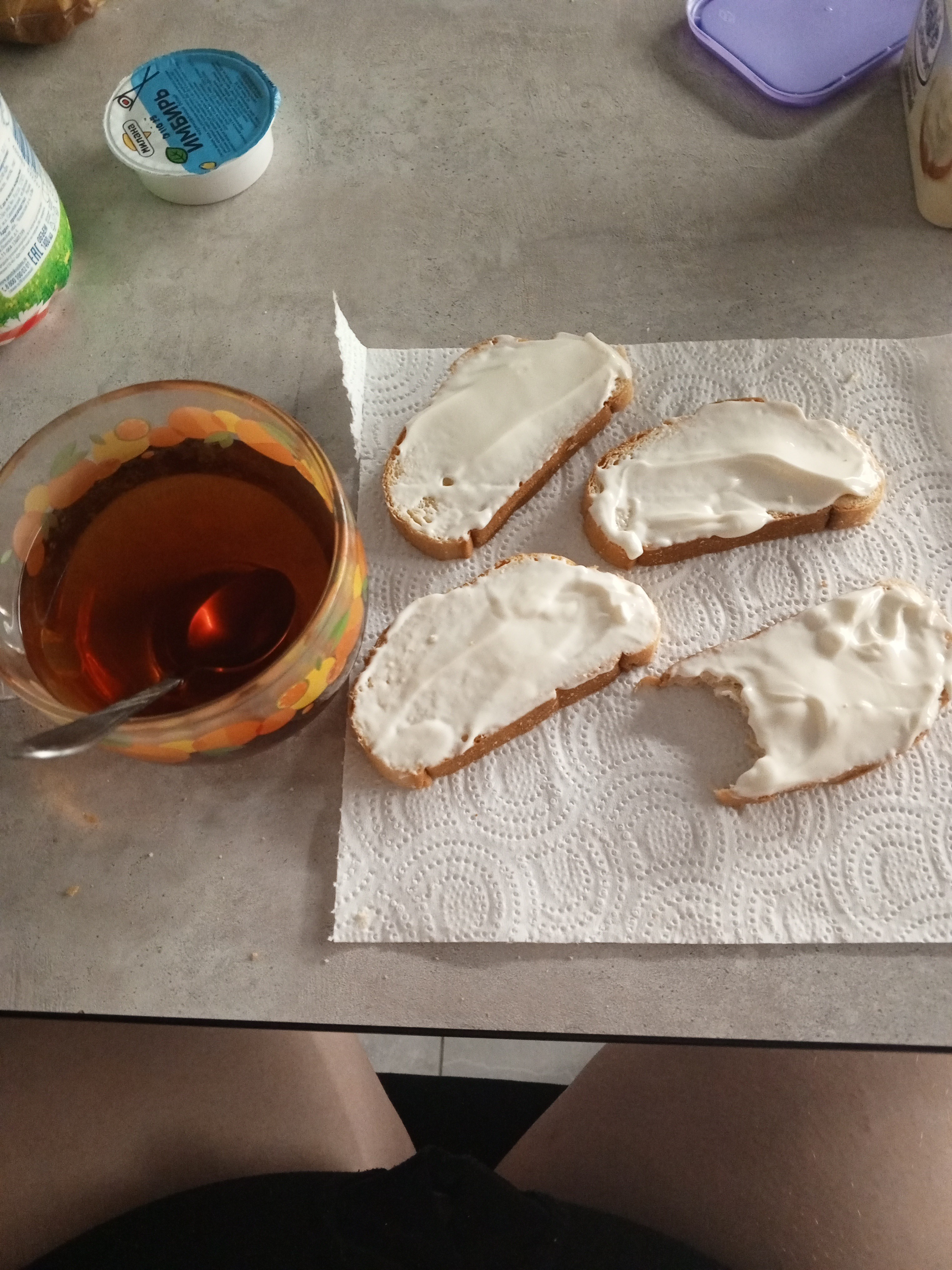 Cream cheese toast & tea