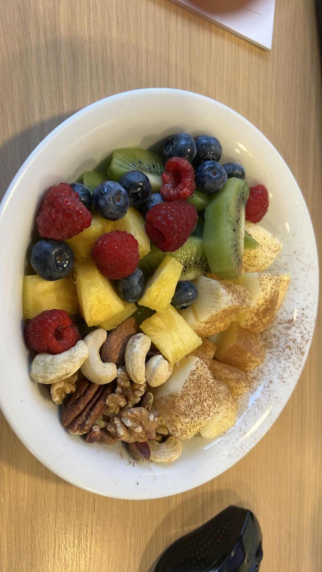 Φρουτοσαλάτα με ξηρούς καρπούς