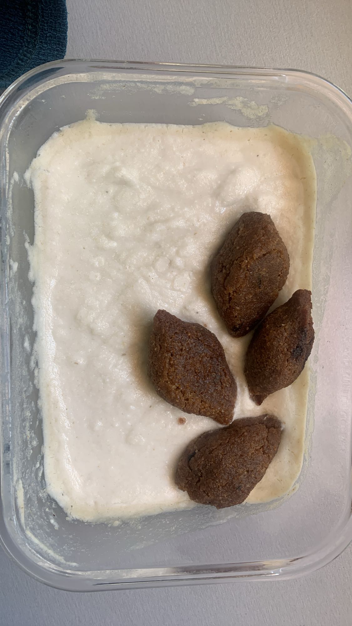 Kibbeh with yogurt sauce