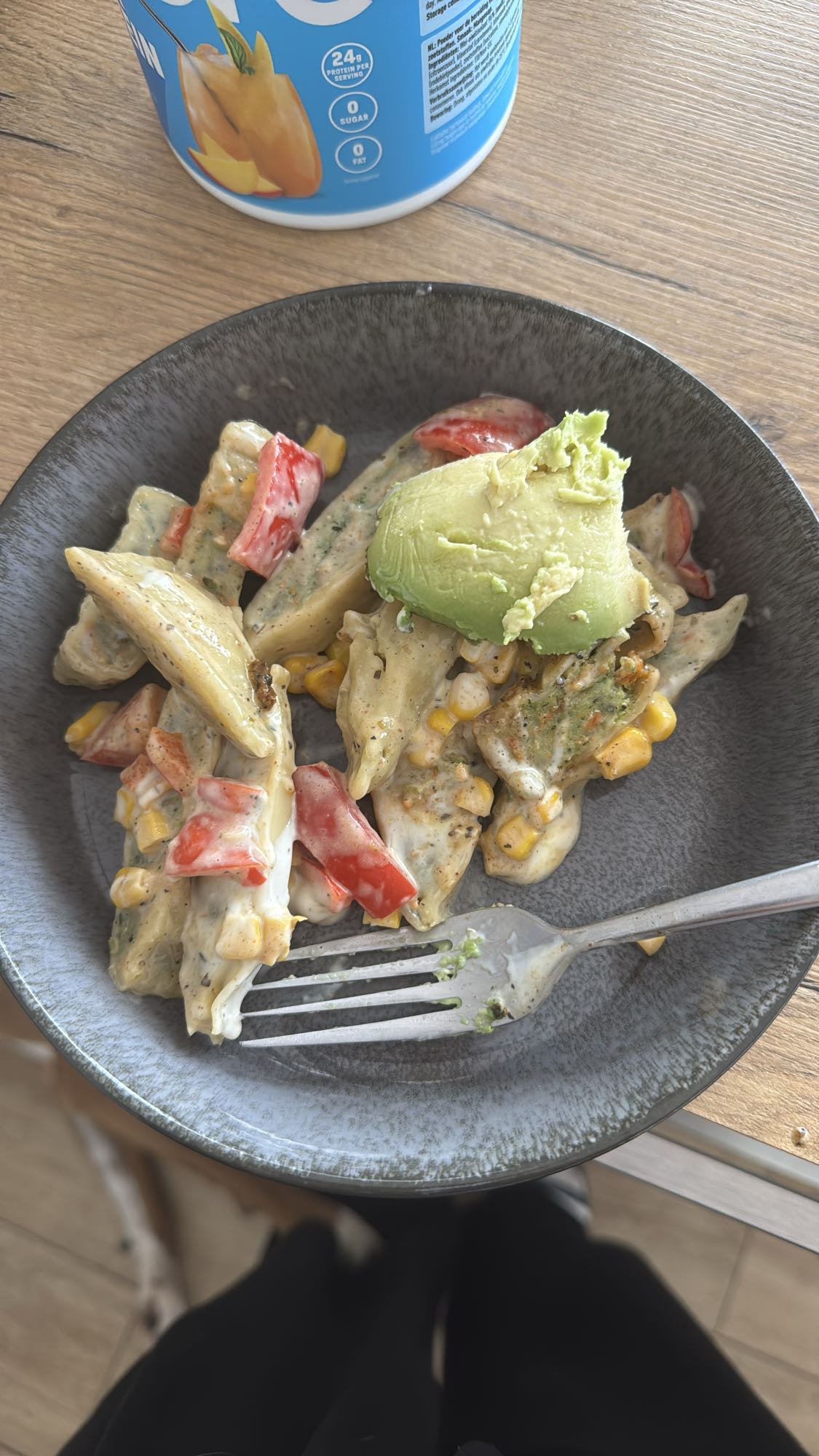 Gemüsemaultaschen mit 1/2El Schmelzkäse und 1El Avocado
