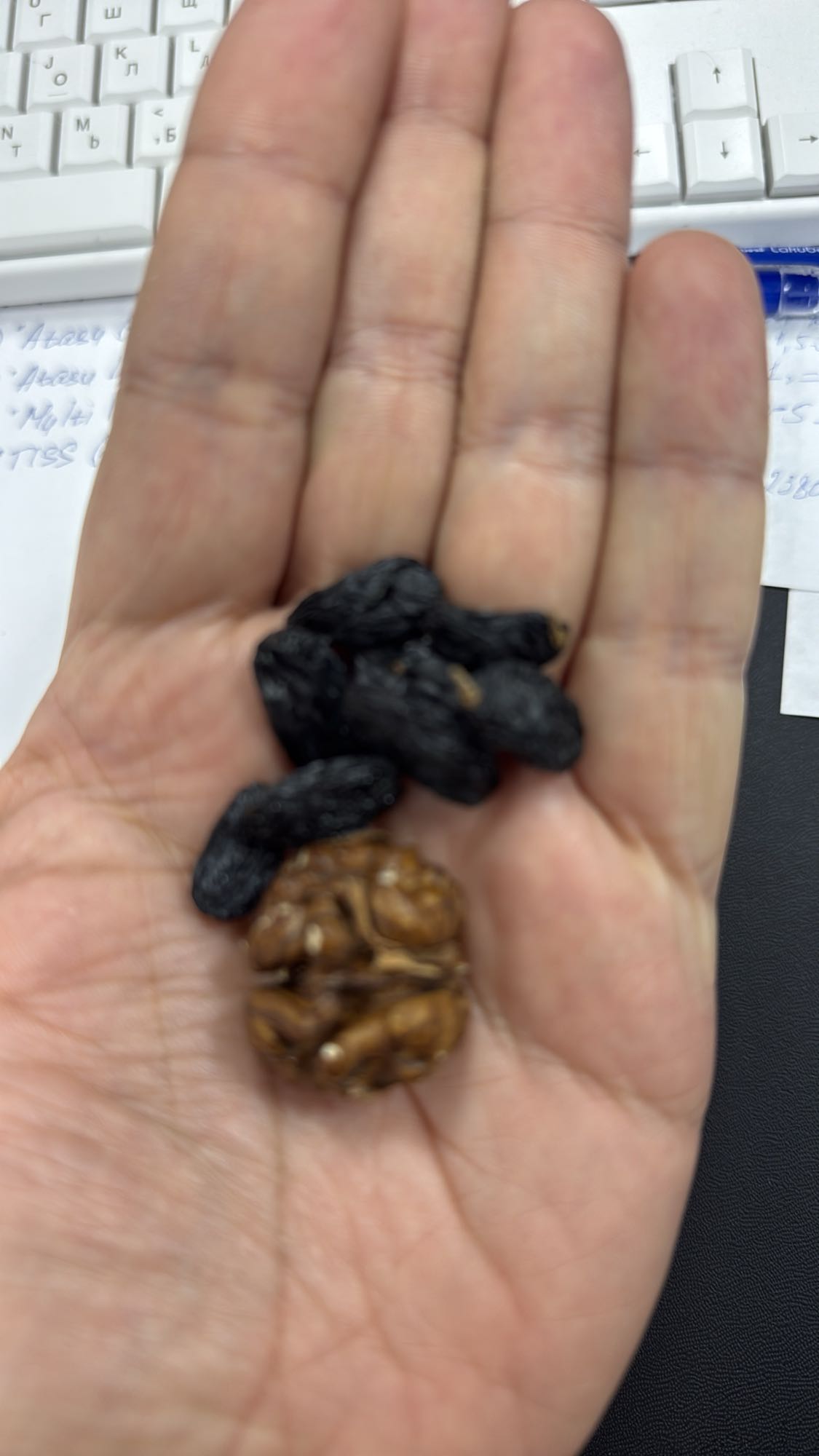 Орех и изюм перекус