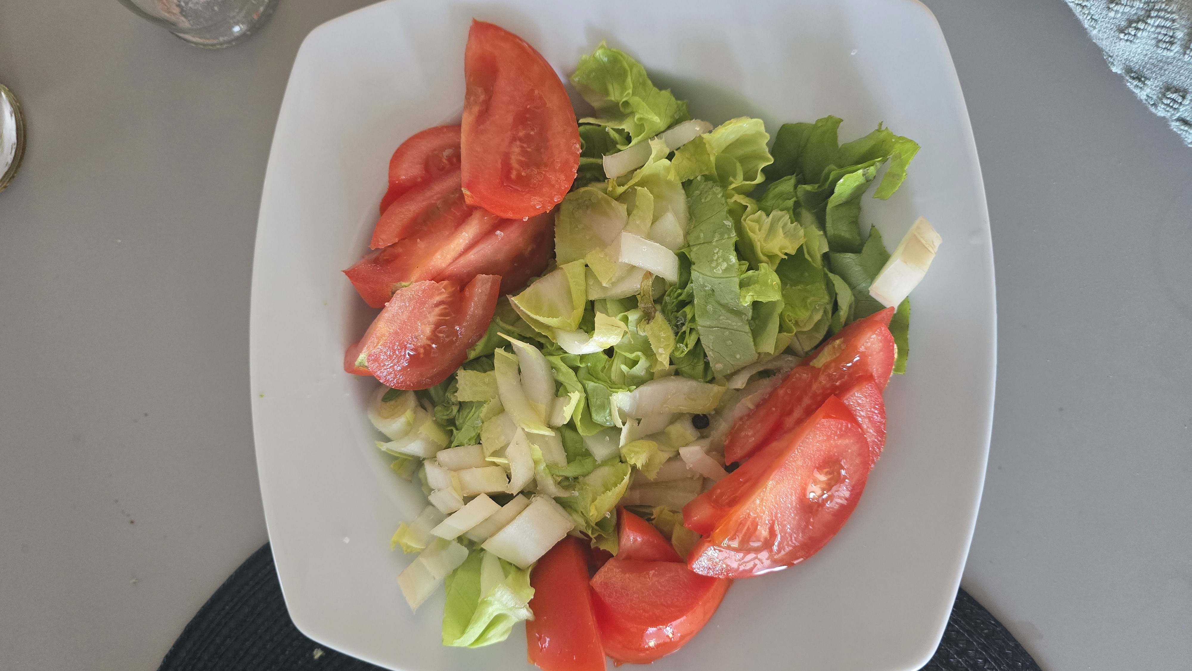 Fresh Tomato Lettuce Salad