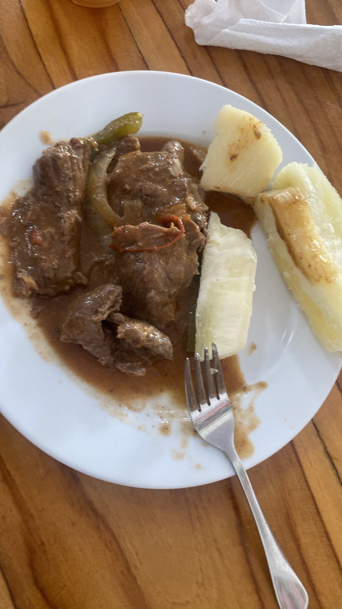 Carne guisada con yuca