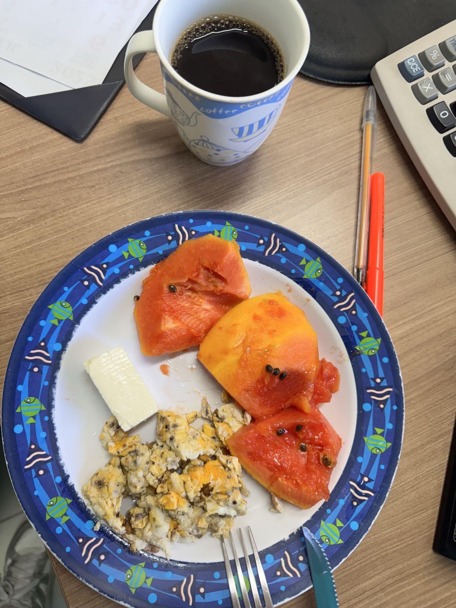 Café com frutas e ovos