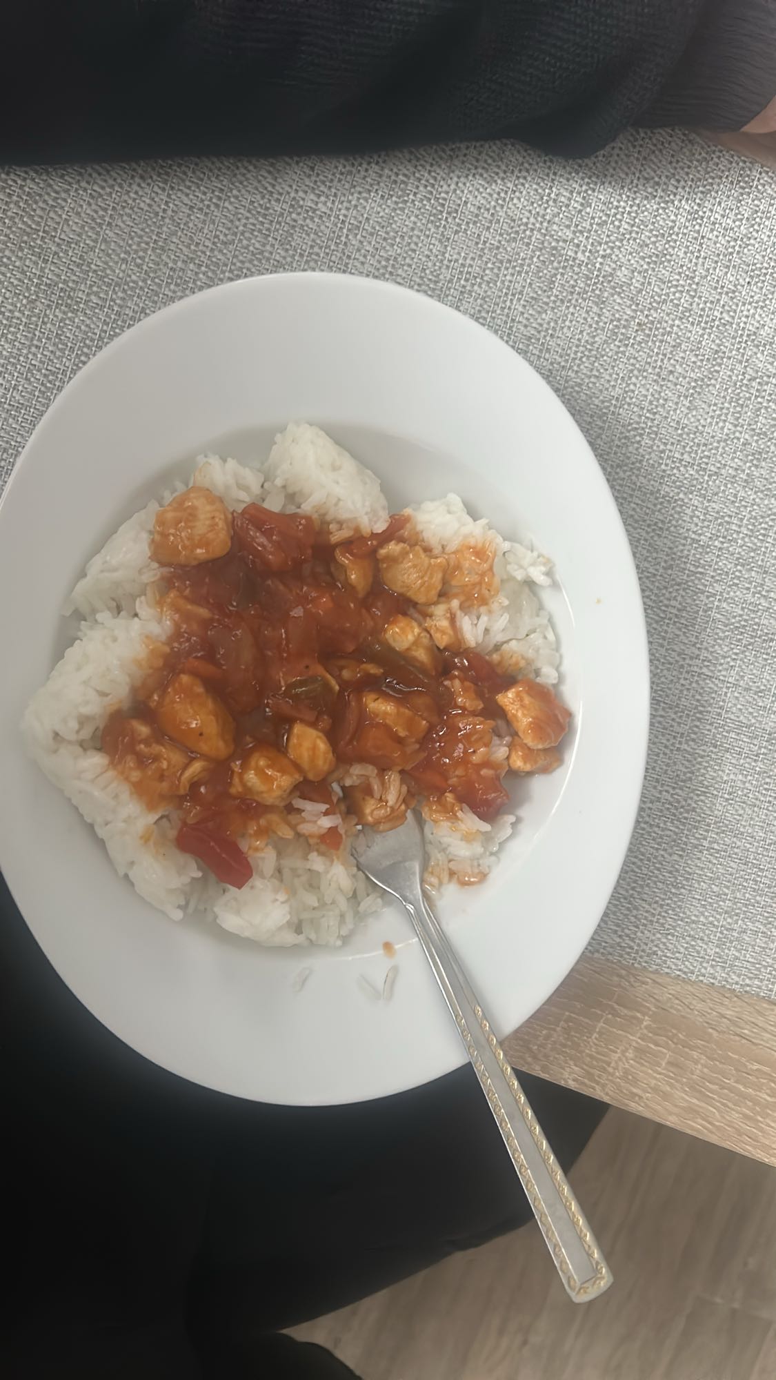 Kurczak w sosie z ryżem