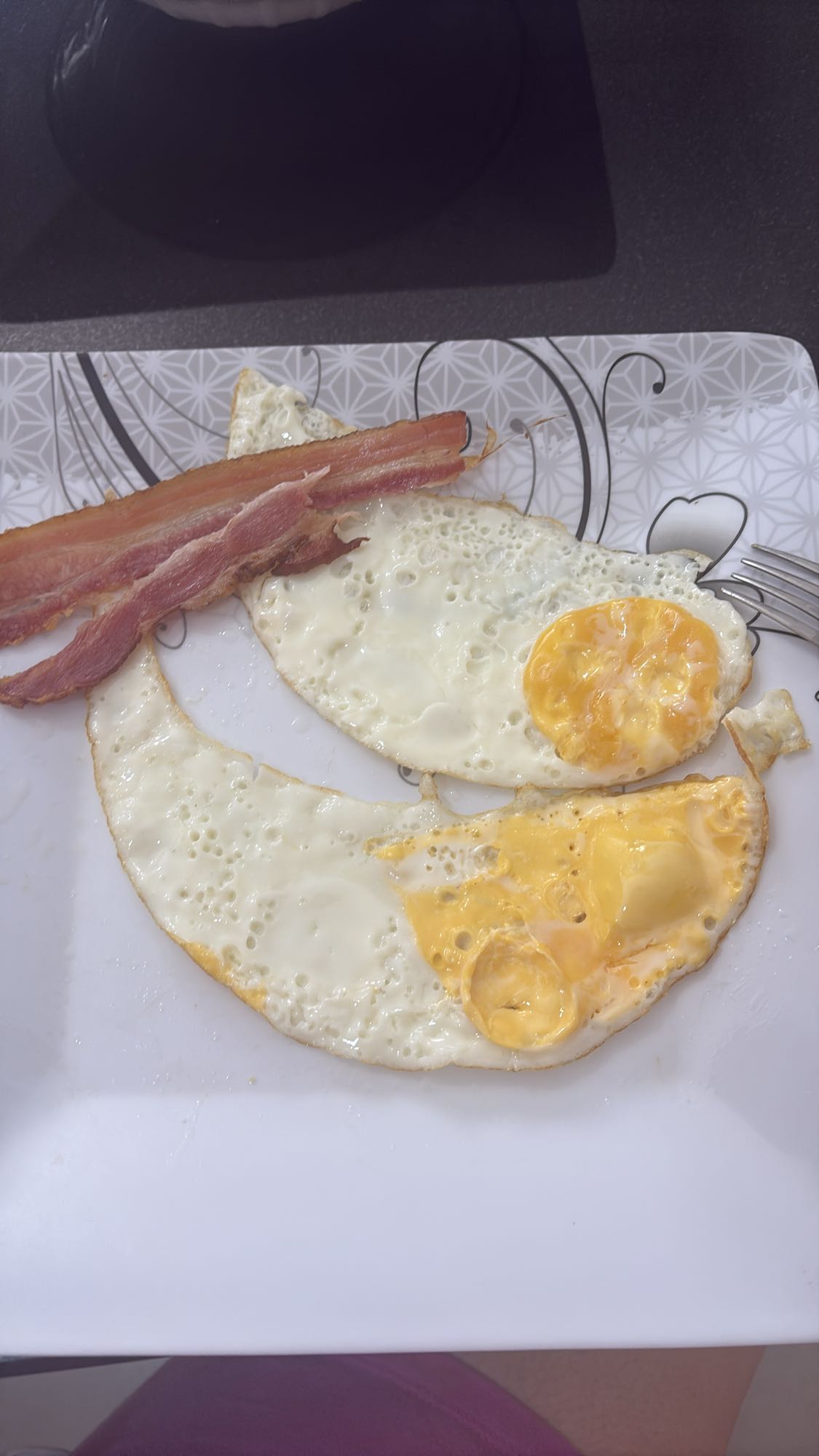 Huevos fritos con tocino