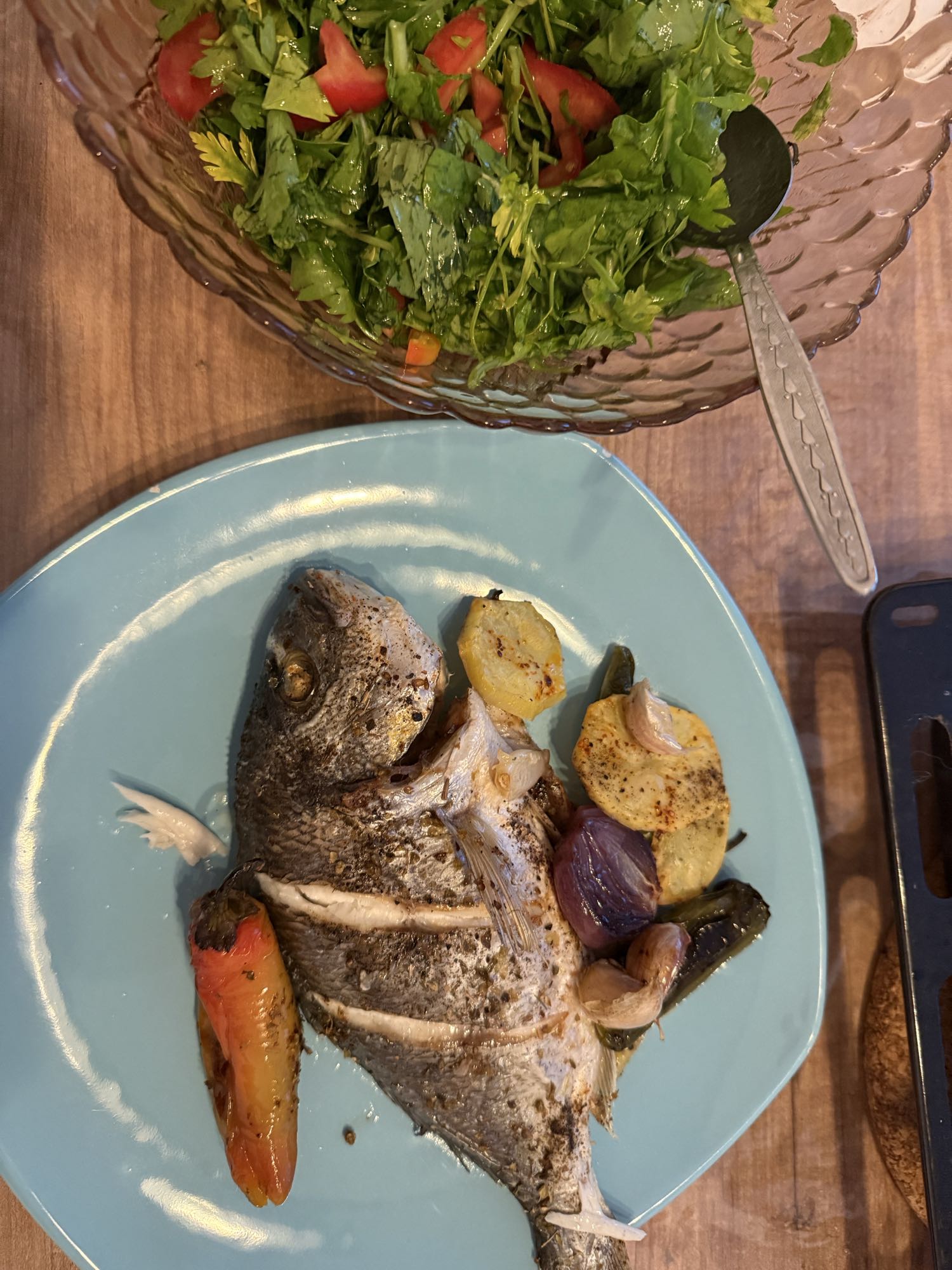 Izgara çipura ve salata