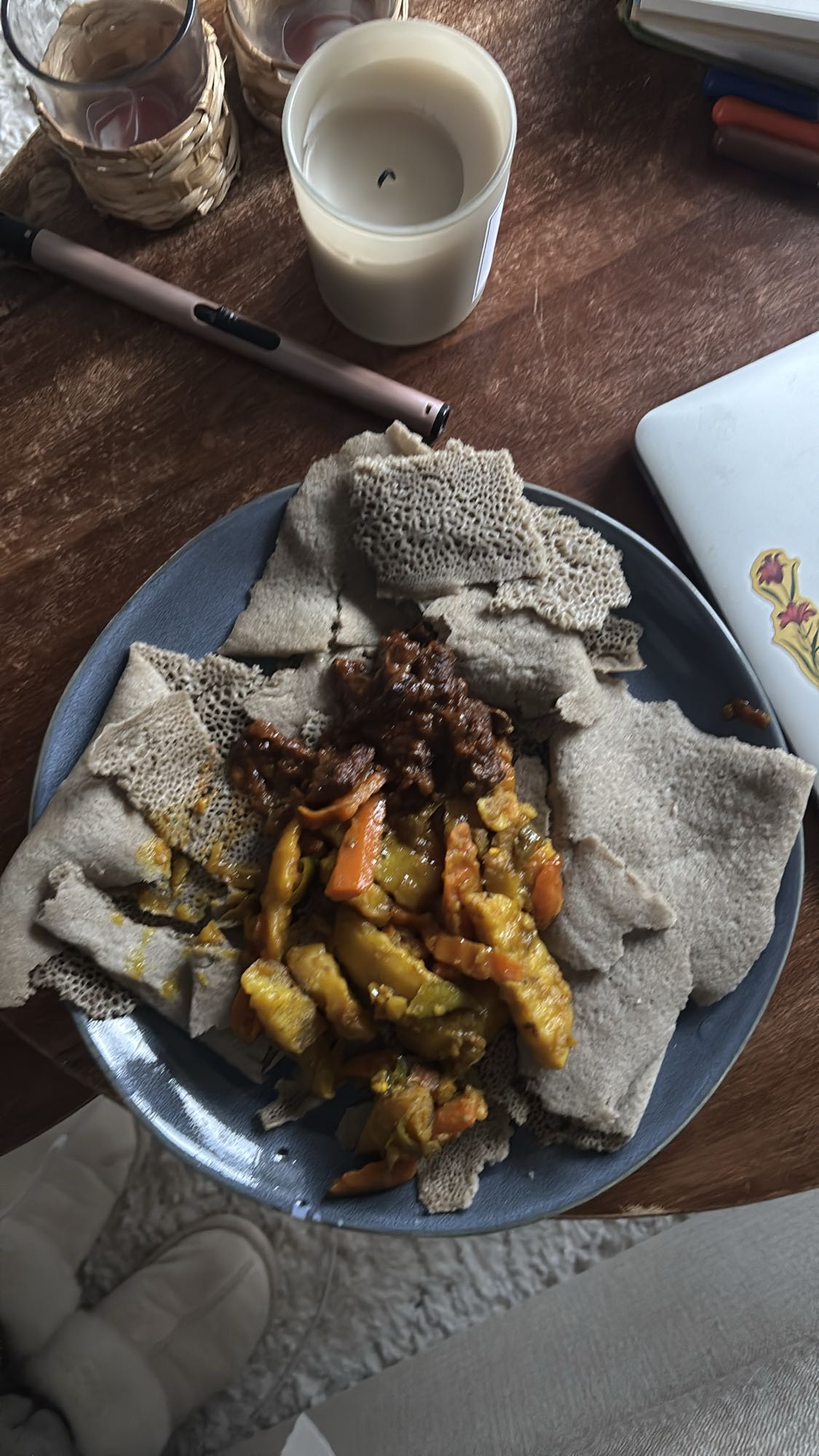 Injera med grönsaksgryta