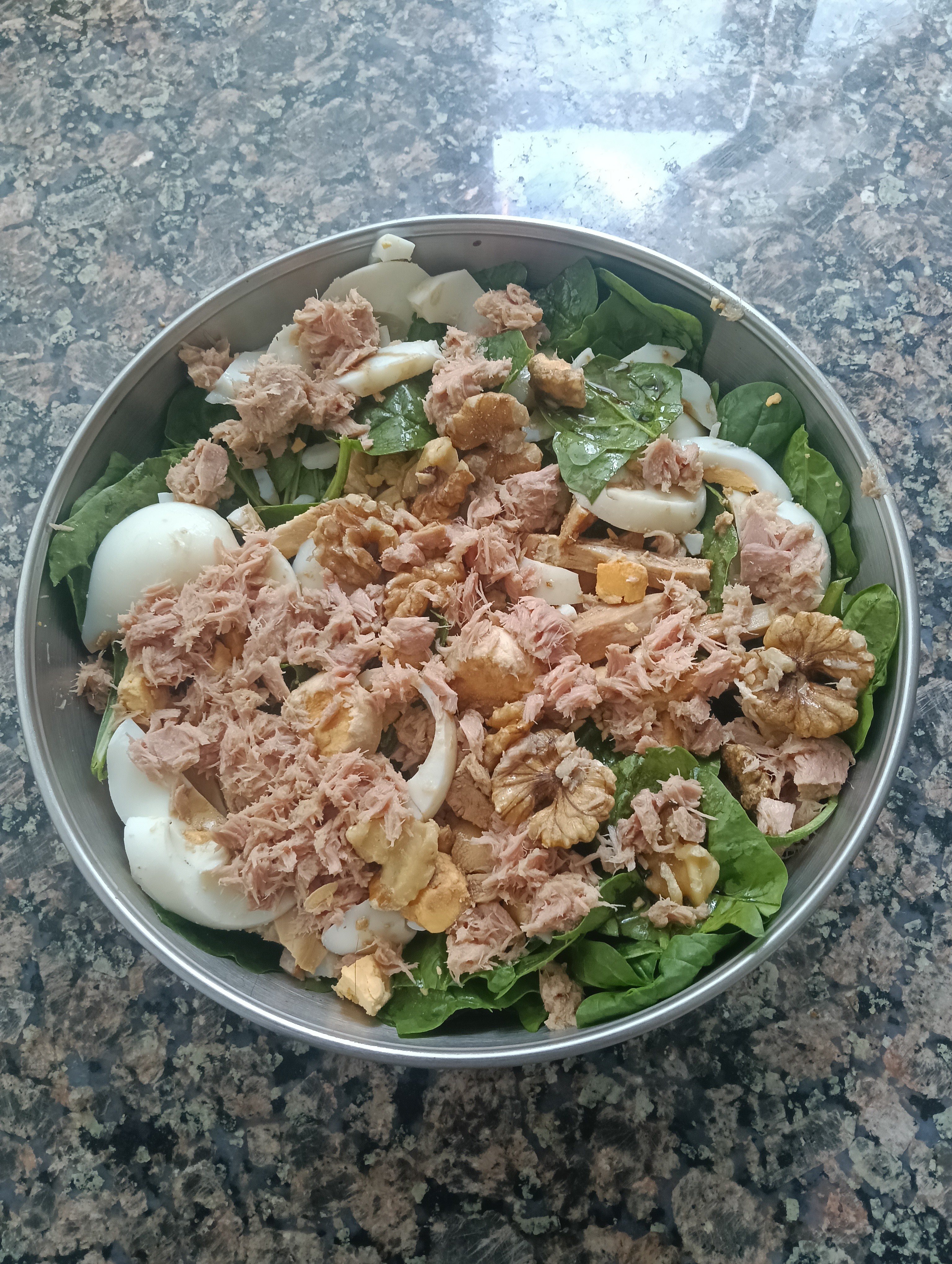 Ensalada de atún y huevo