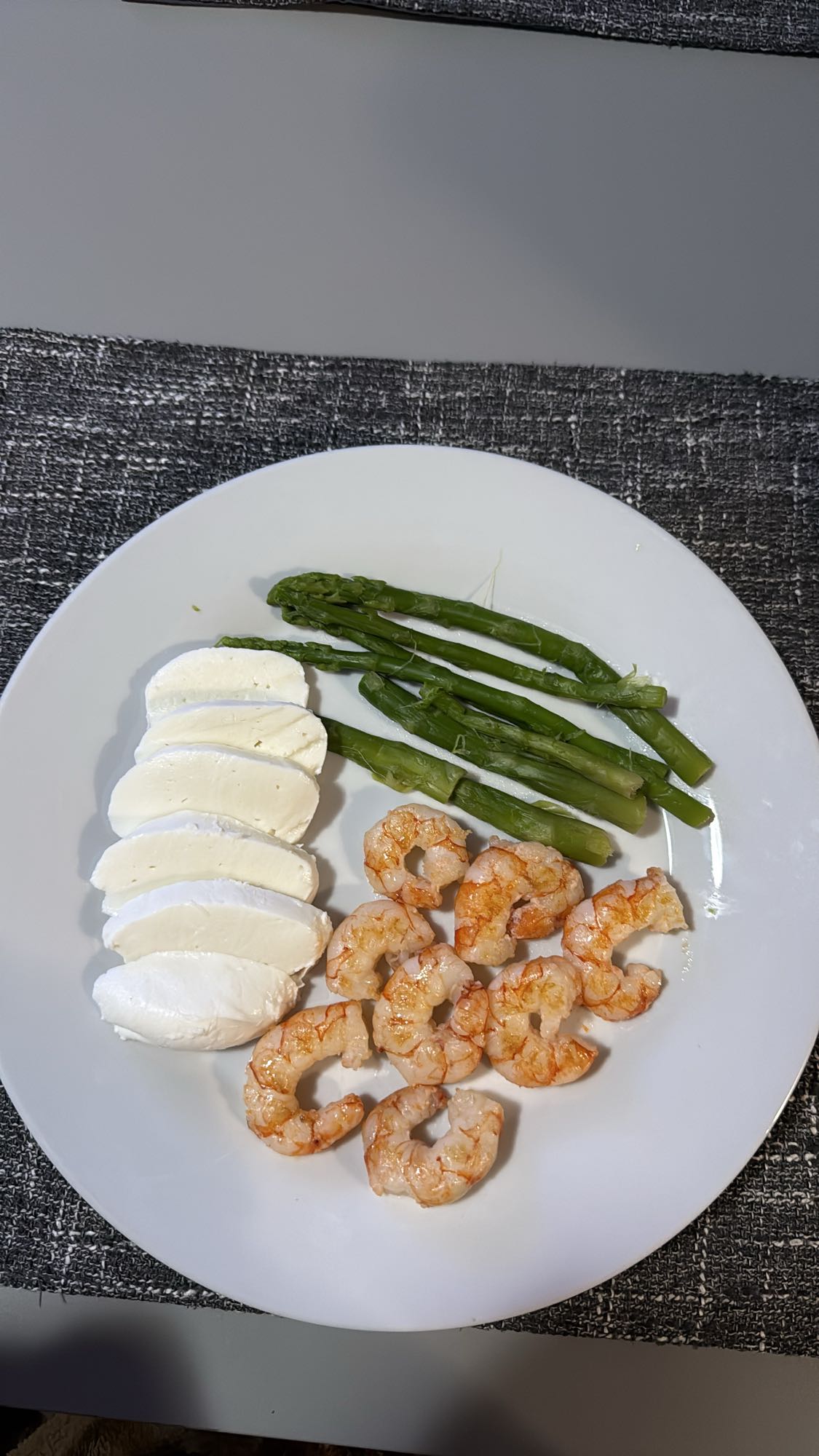 Creveți cu mozzarella și sparanghel