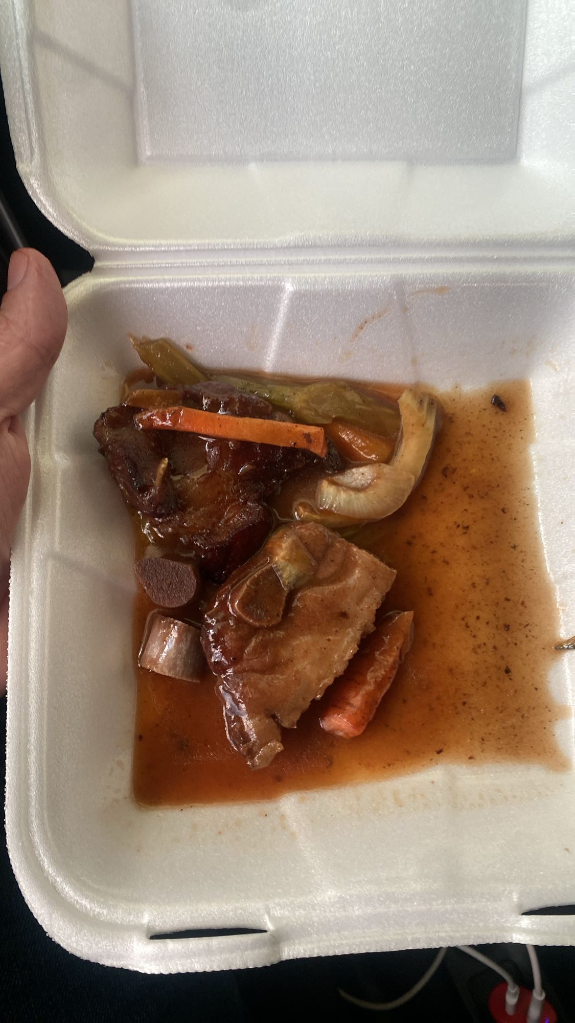 Cerdo guisado con verduras